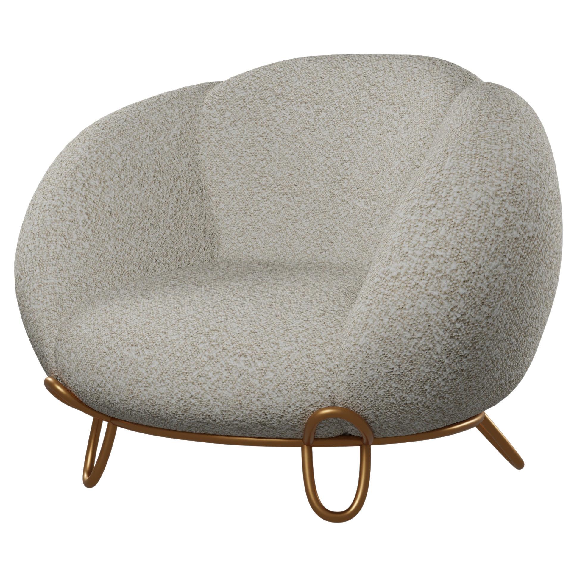 Fluffy Mallow Armchair in white boucle fabric handcrafted by Murmurio