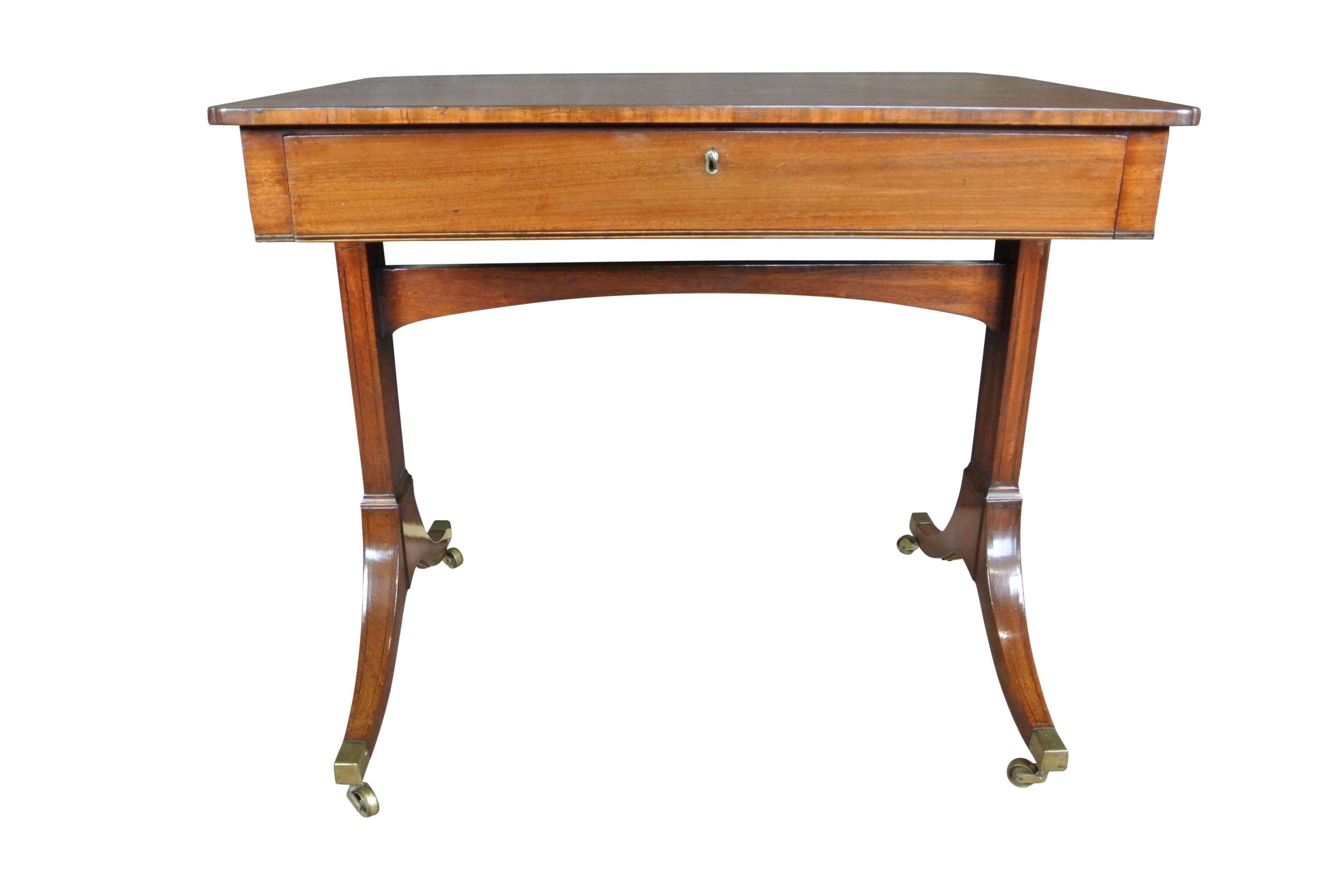 Regency Mahogany Occasional Table In Excellent Condition In Bournemouth, GB