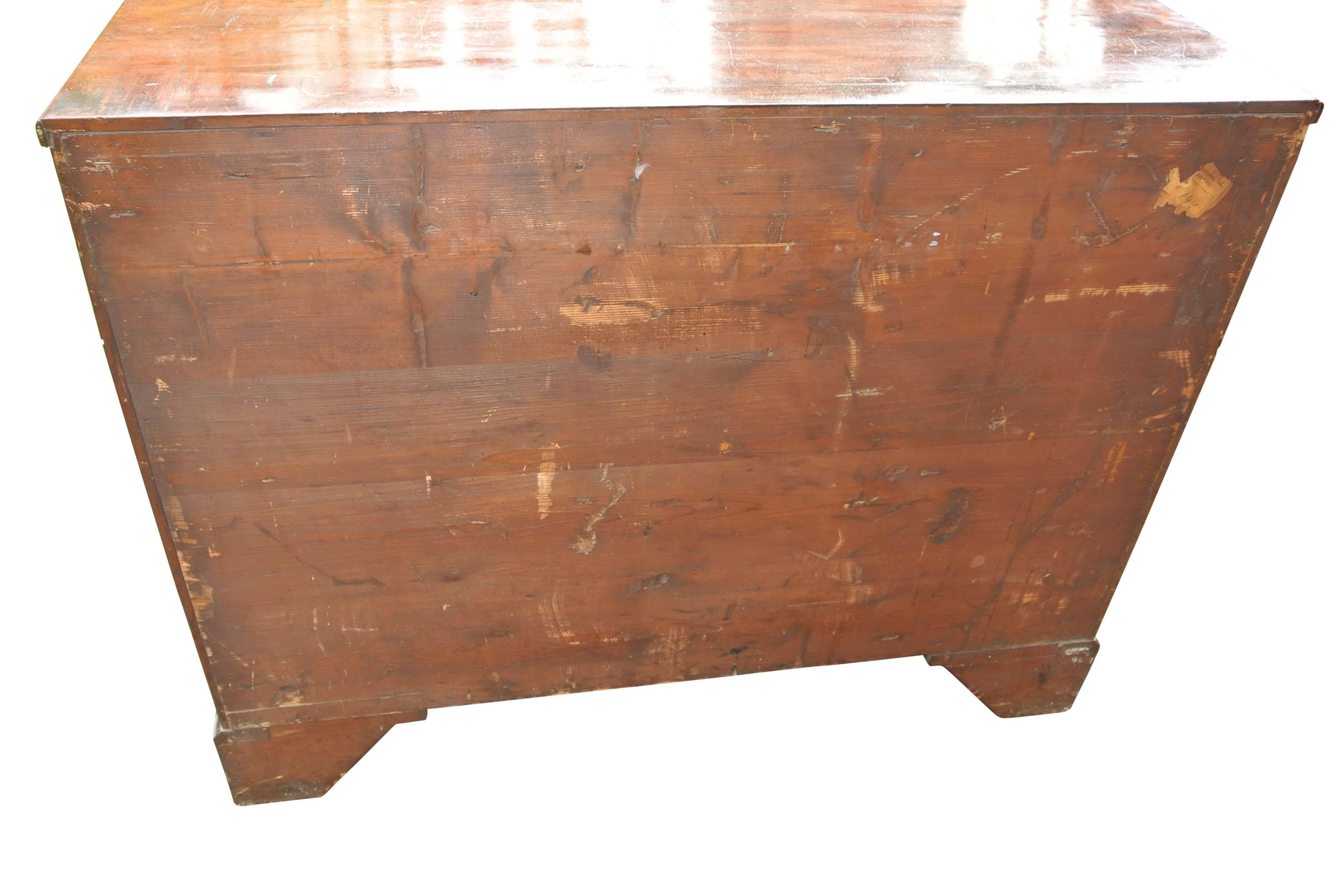 18th Century George III Serpentine Mahogany Chest of Drawers In Excellent Condition In Bournemouth, GB