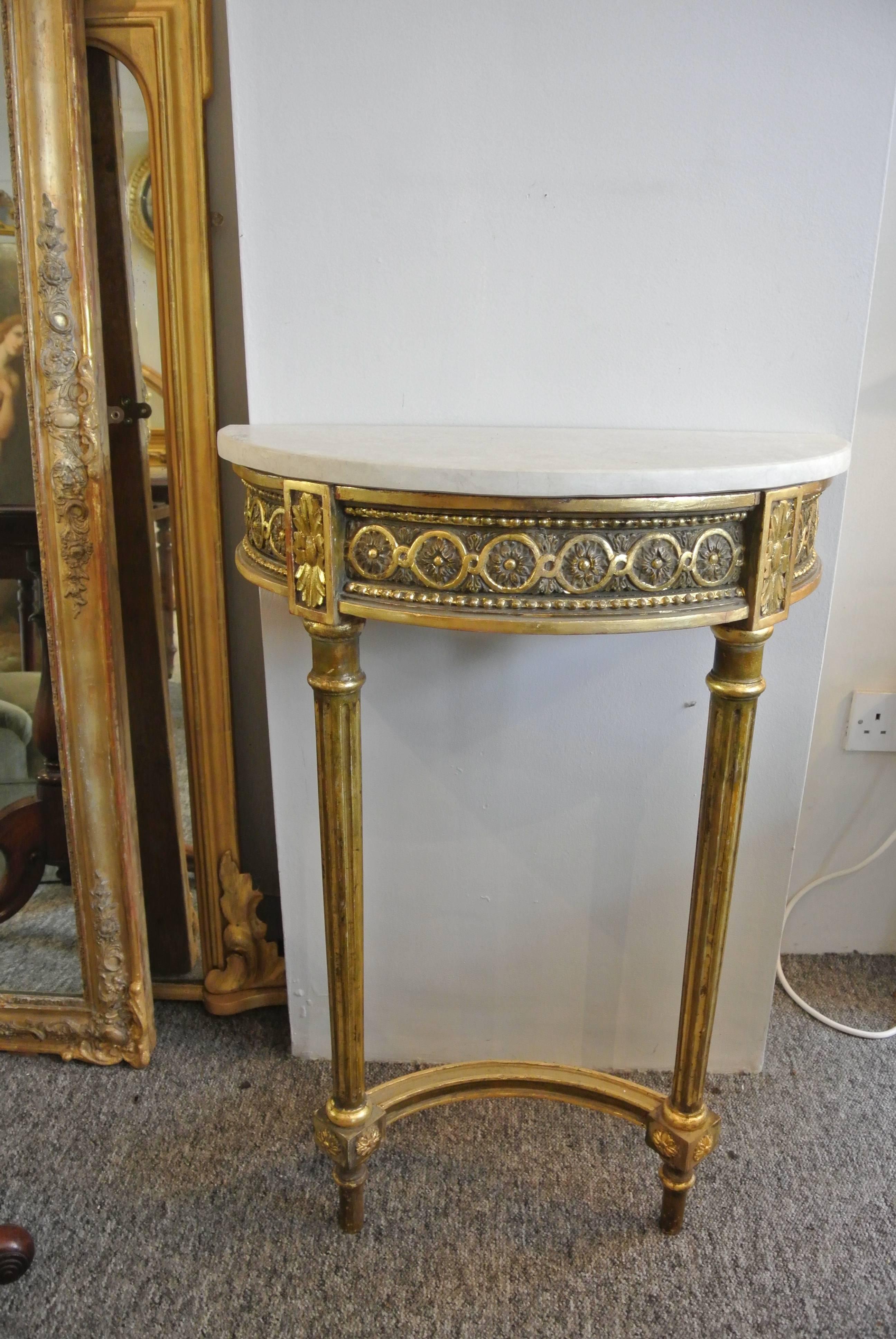 A beautiful Regency giltwood console table of small proportions in excellent condition. Later white marble top.