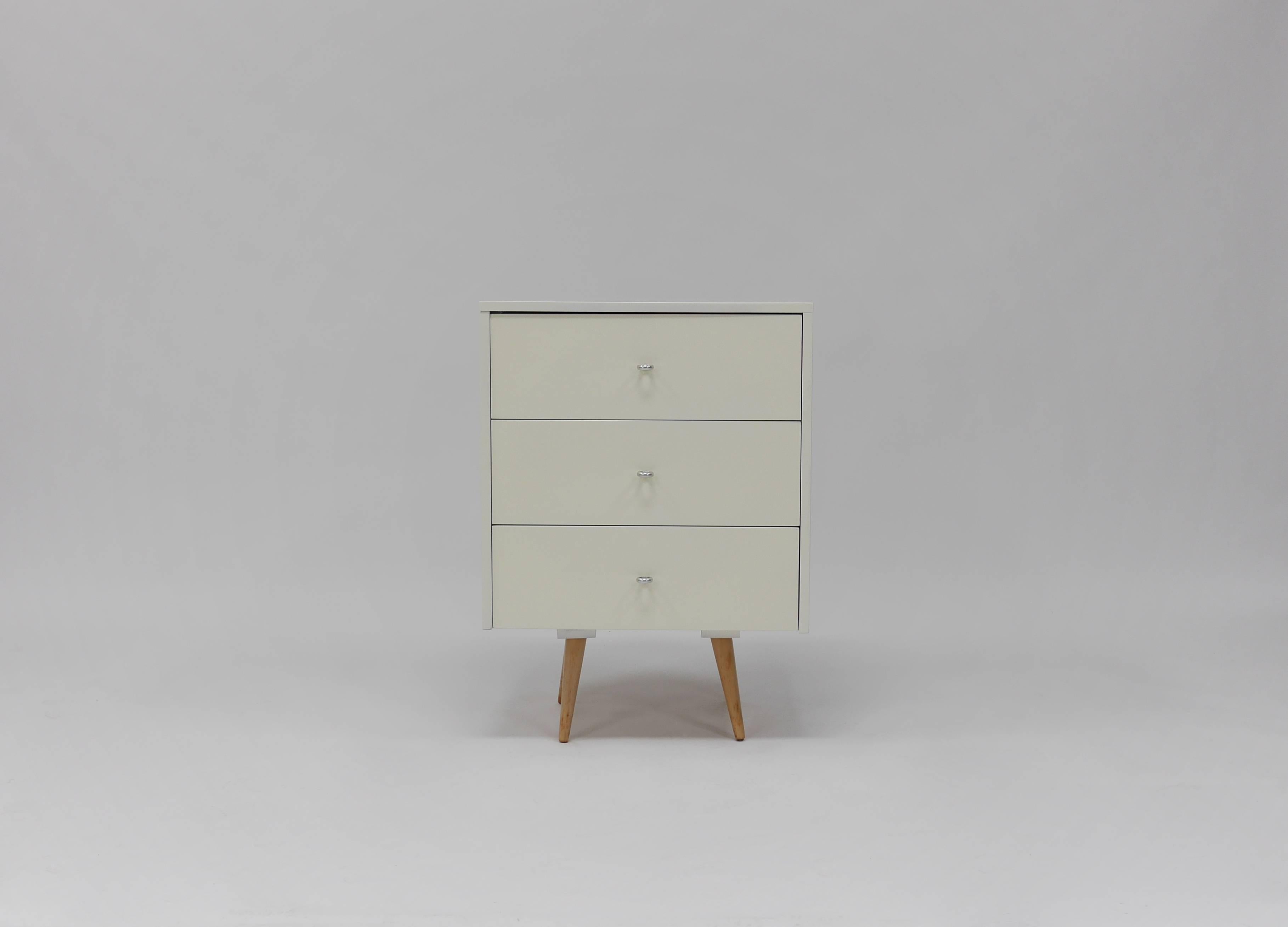 Pair of nightstands / petite chests in white lacquer by Paul McCobb.
Measures: 24' wide, 33.5