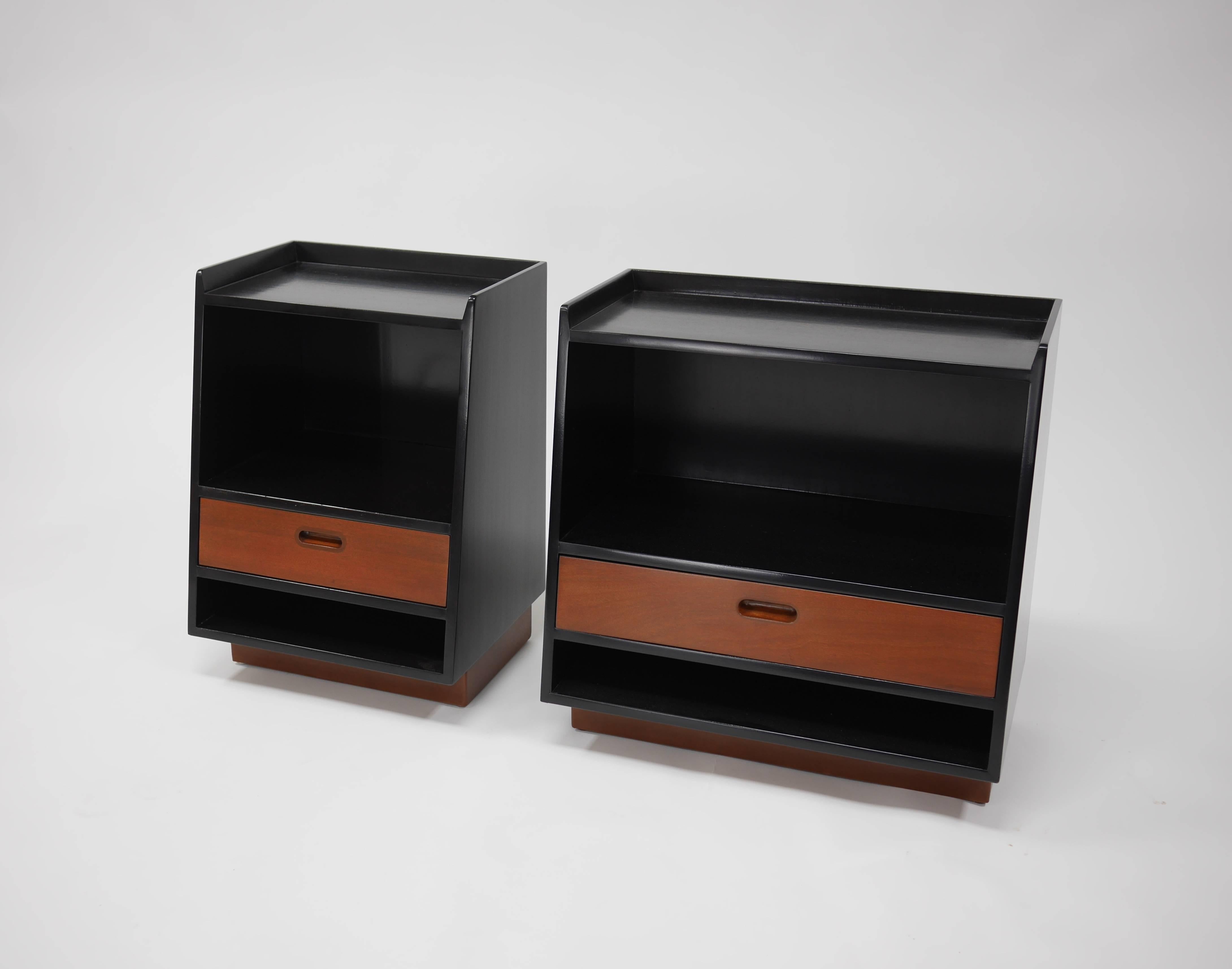 Pair of nightstands by Edward Wormley for Dunbar. Wedge shaped, two tone lacquer, dark walnut cases and lighter drawer fronts. One wider than the other. With leather plinth bases.
Measures:
Wider: 24