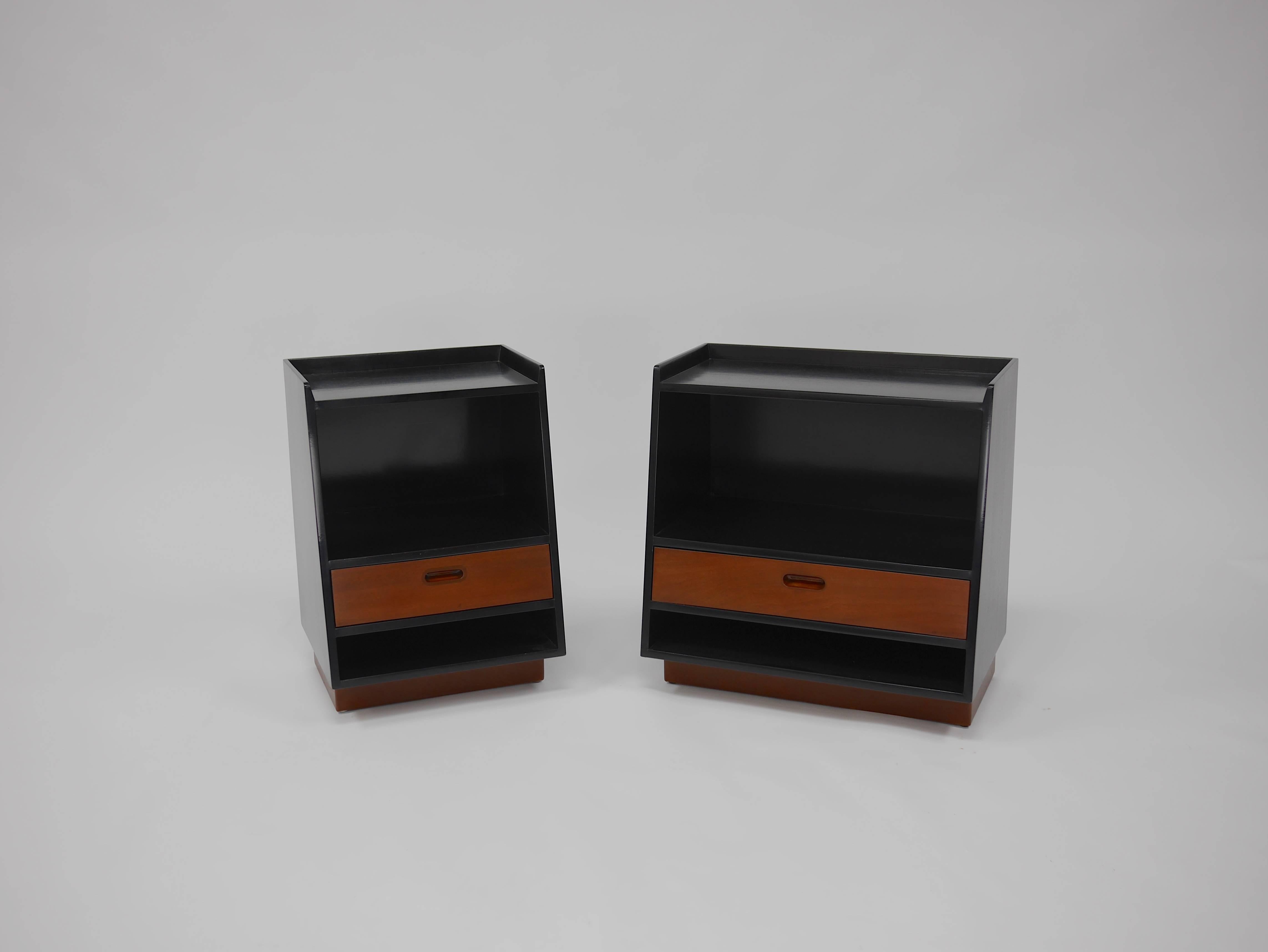 Pair of Nightstands by Edward Wormley for Dunbar For Sale 1