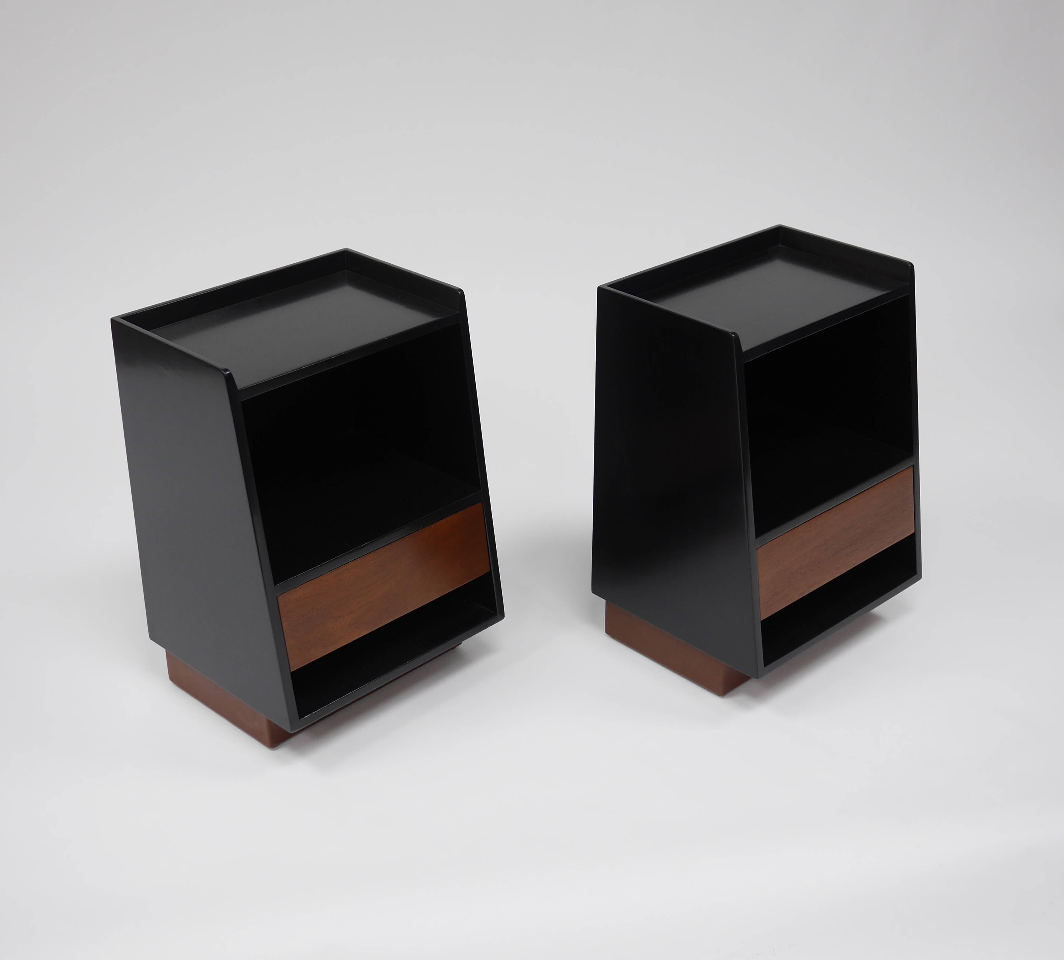 20th Century Pair of Nightstands by Edward Wormley for Dunbar For Sale
