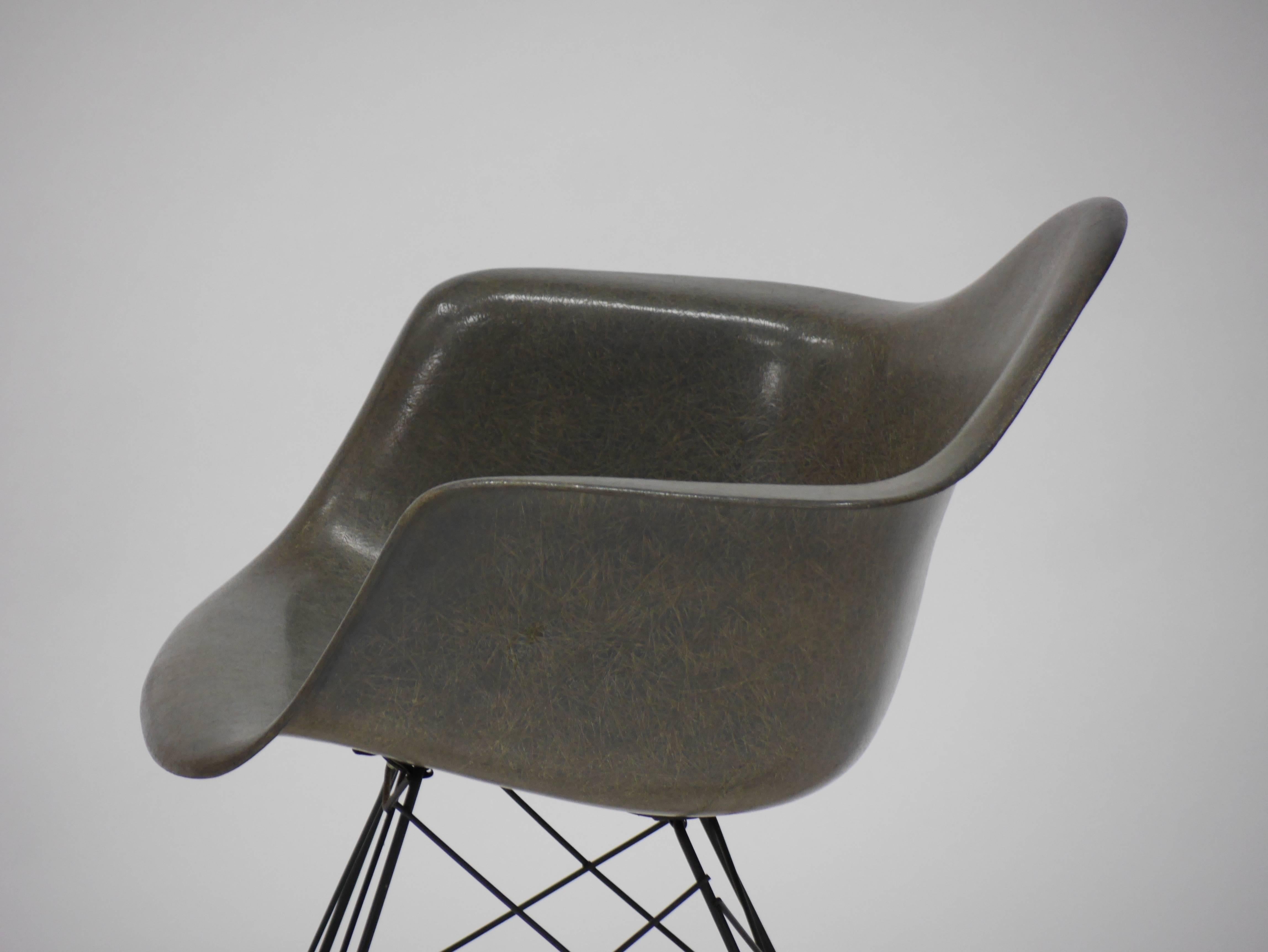 Mid-20th Century Iconic Rocker and Lounge Chair by Charles Eames for Zenith Plastics For Sale