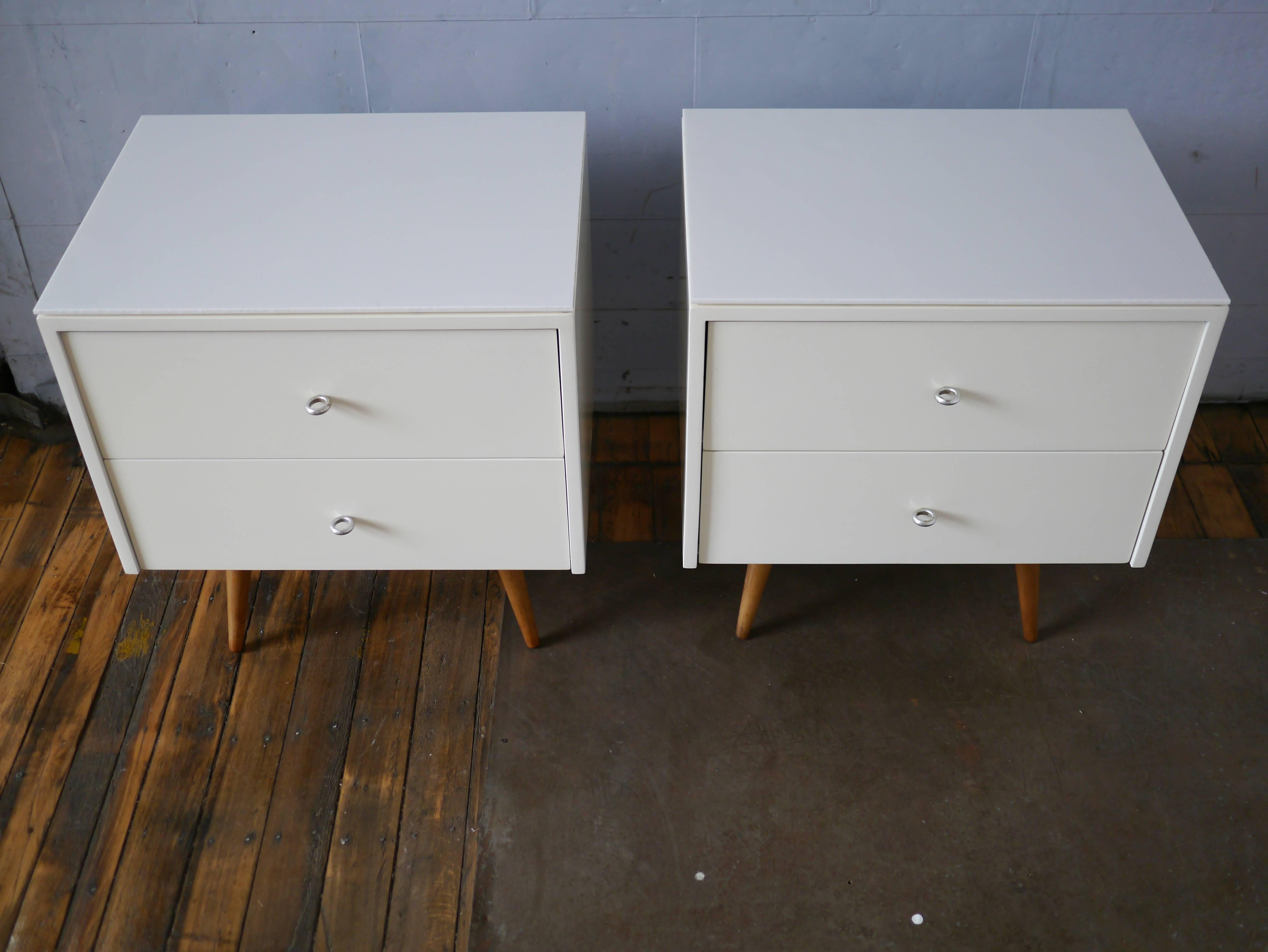 Pair of Paul McCobb Nightstands in White Lacquer with Vitrolite Tops In Excellent Condition In Hadley, MA