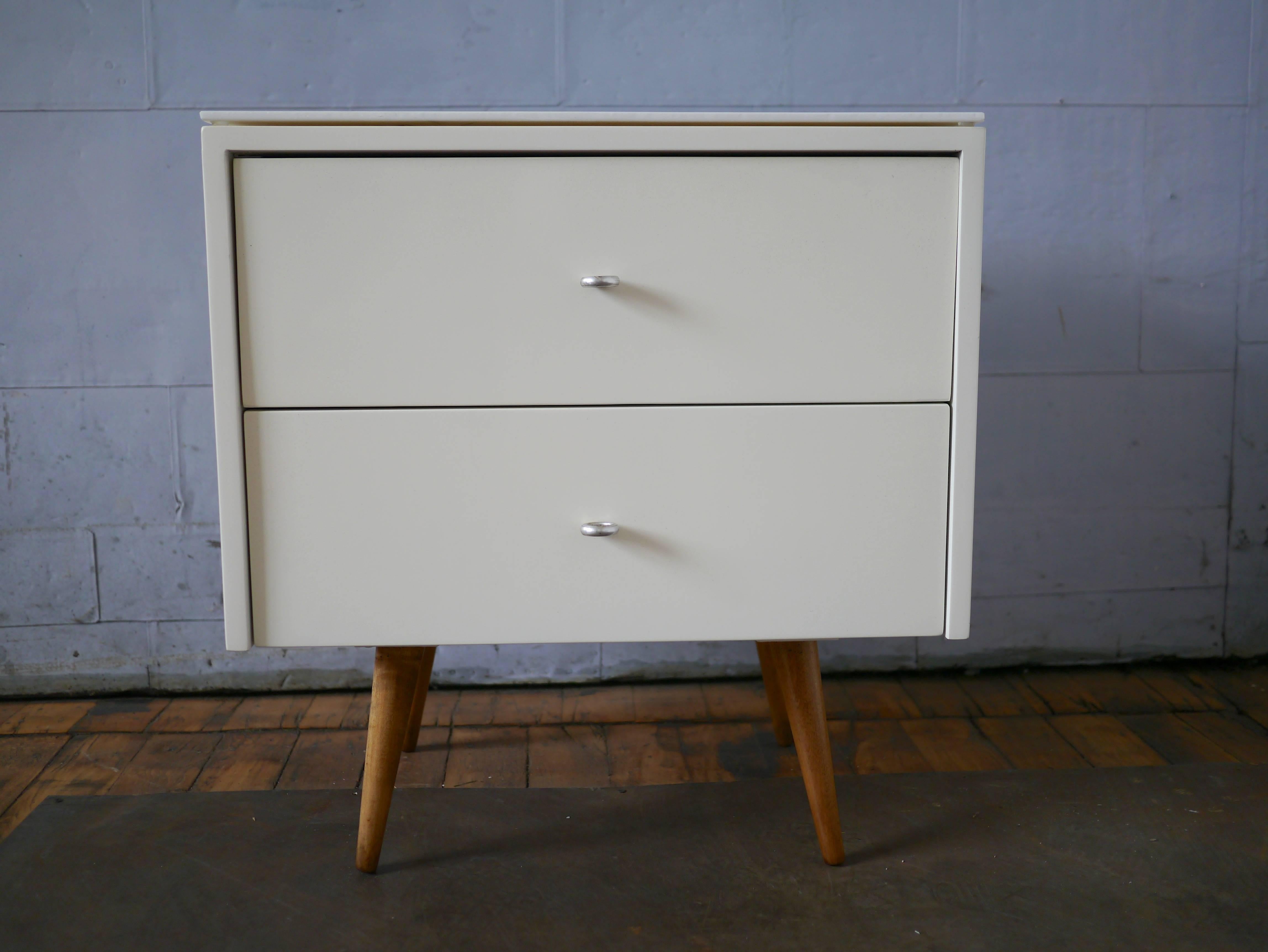 Pair of Paul McCobb Nightstands in White Lacquer with Vitrolite Tops 3