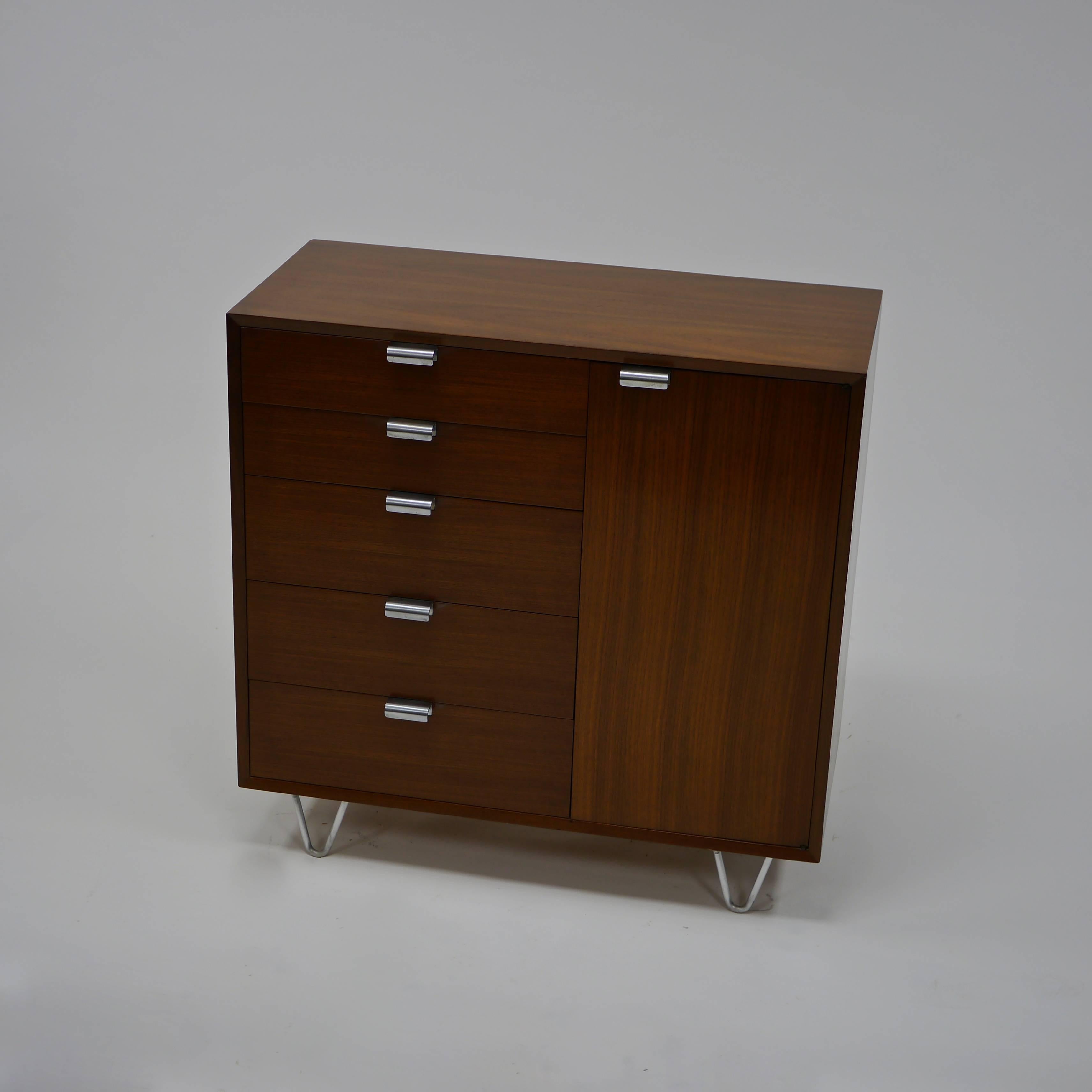 Walnut Dresser by George Nelson for Herman Miller For Sale 3