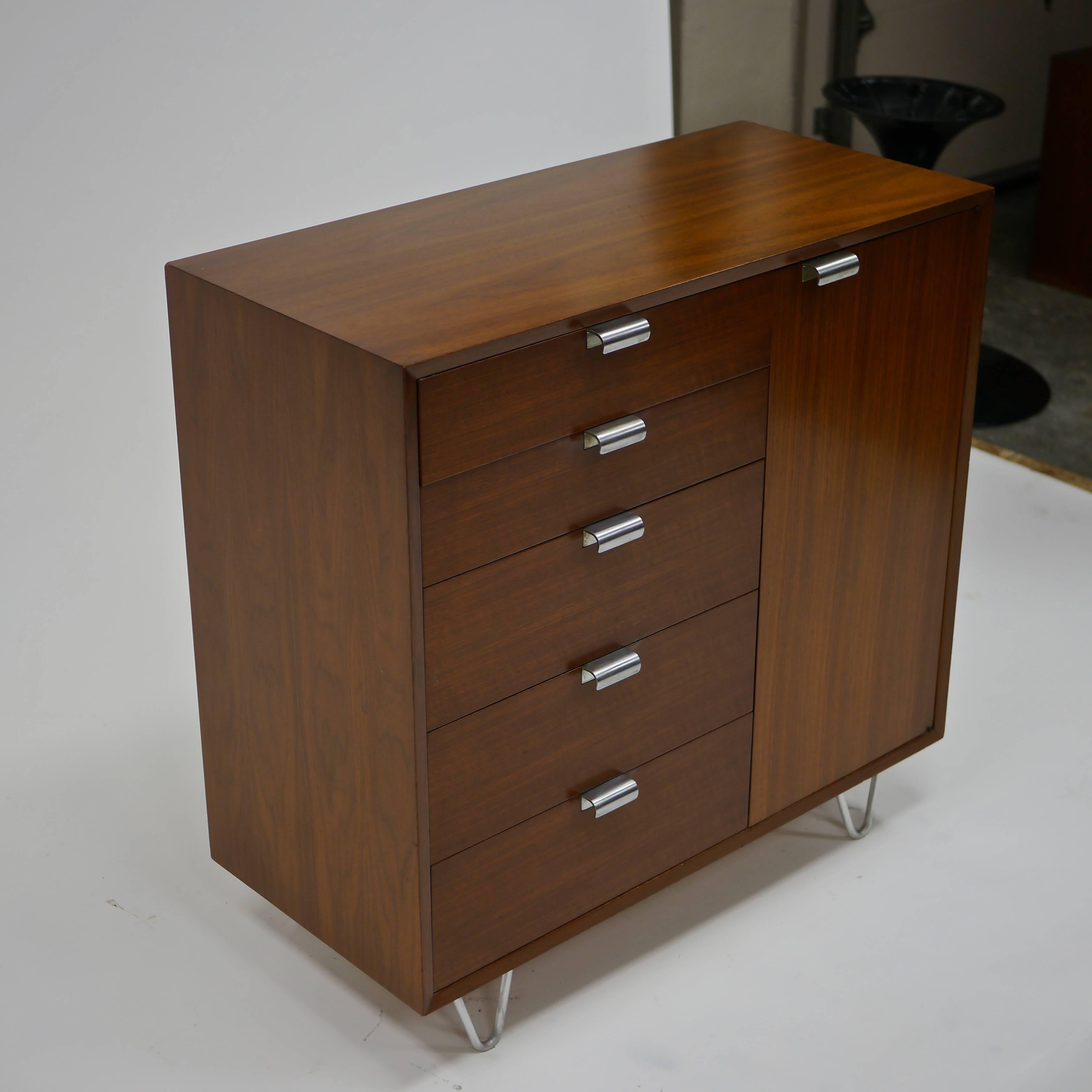 Walnut Dresser by George Nelson for Herman Miller For Sale 2