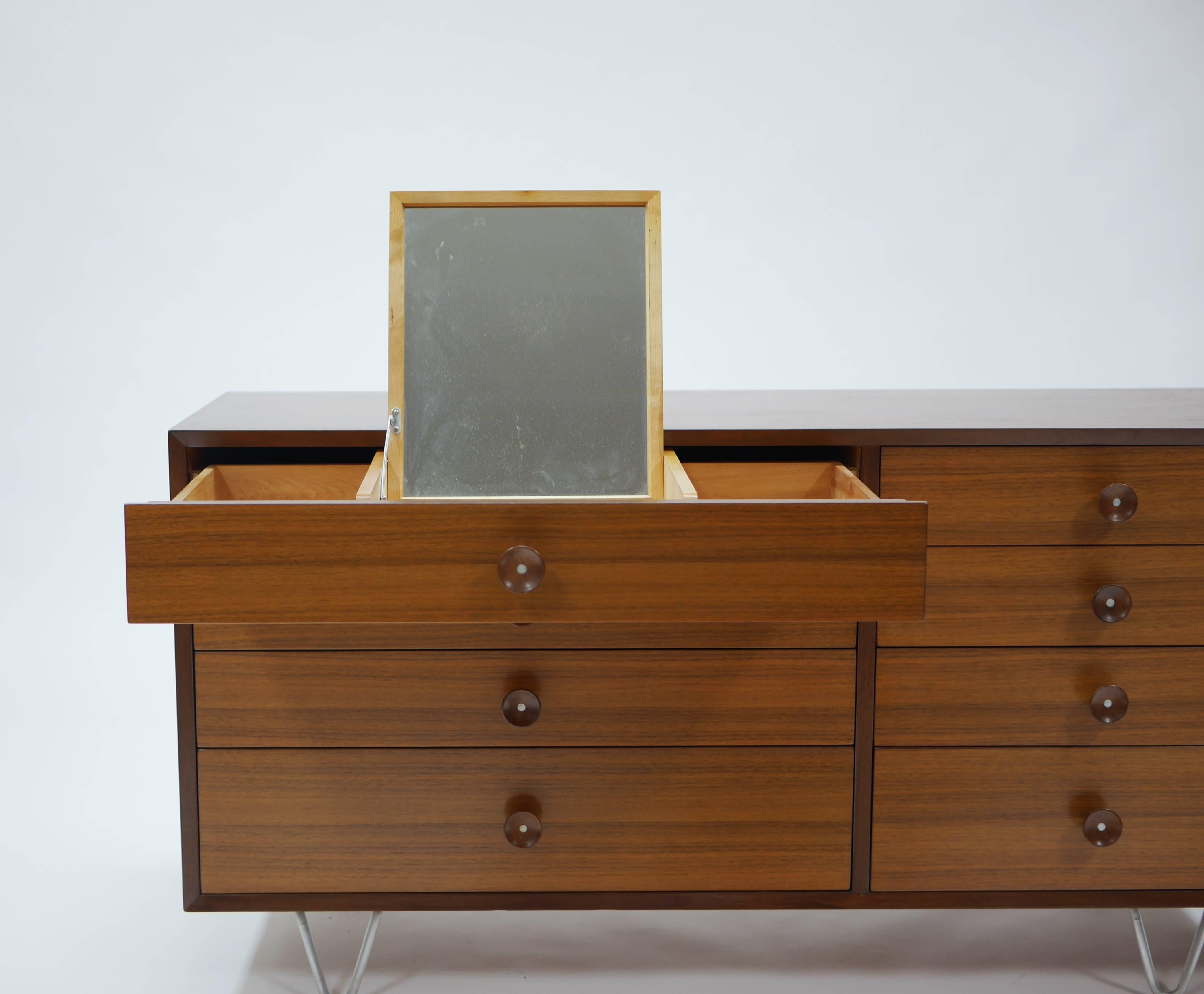 Eight-Drawer Dresser with Vanity by George Nelson for Herman Miller In Excellent Condition In Hadley, MA