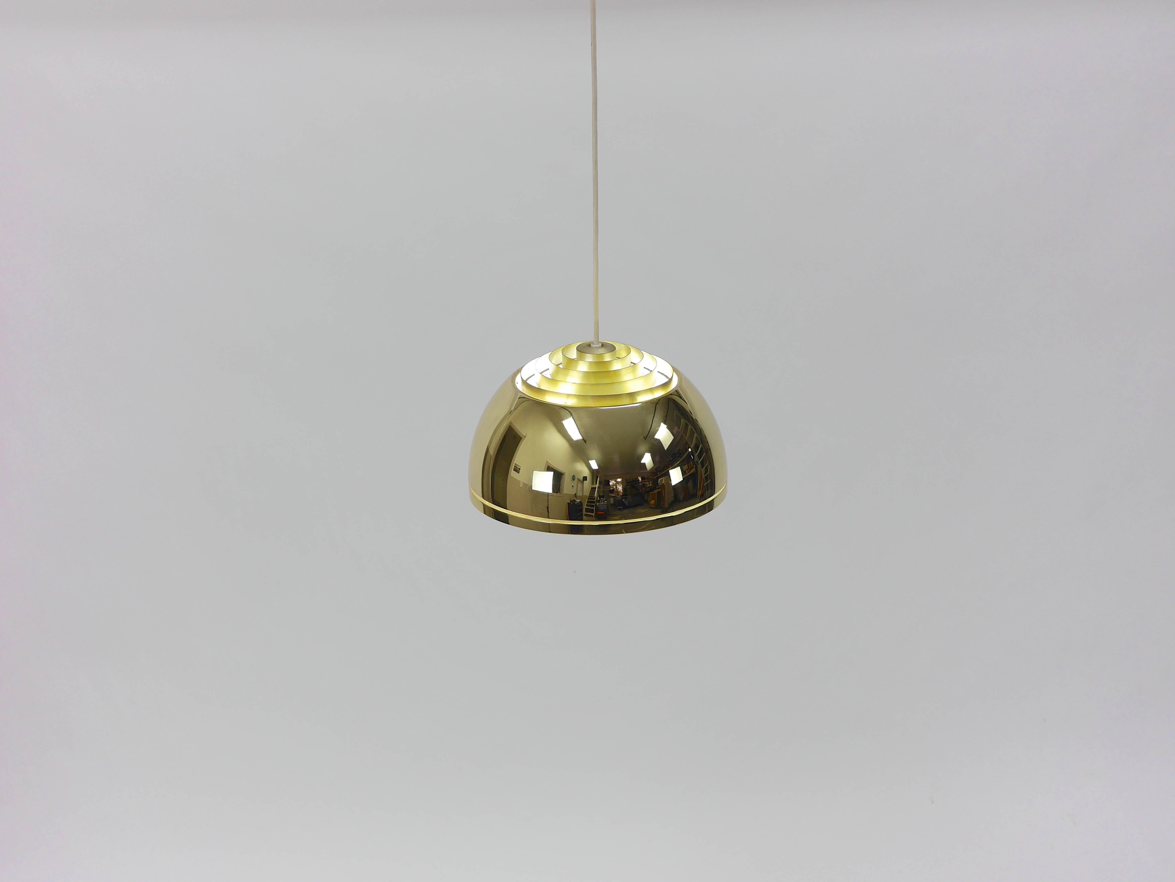 Vintage Brass Lightolier Pendant Lamp In Excellent Condition For Sale In Hadley, MA