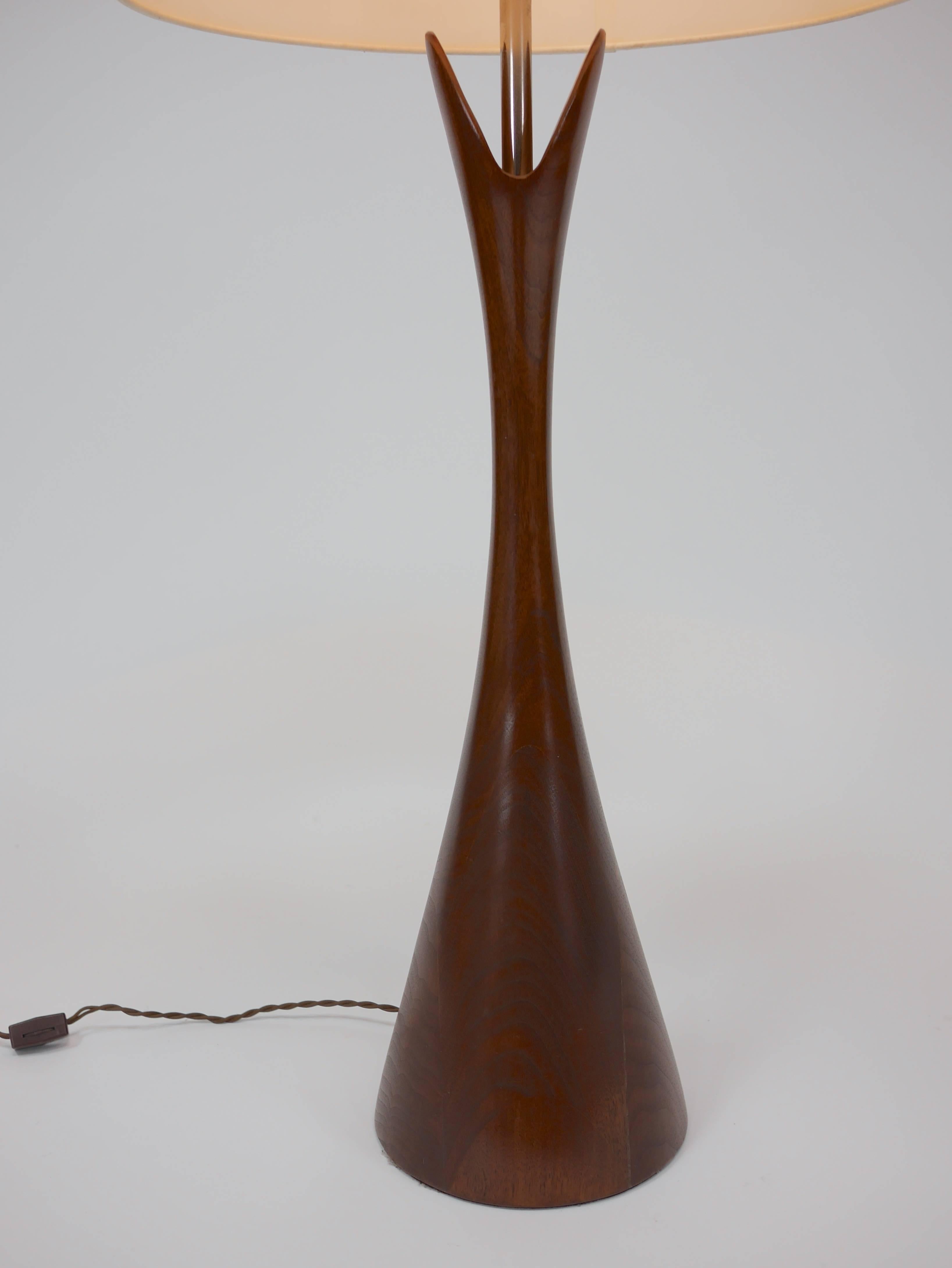 Pair of Large Turned Walnut Hourglass Form Lamps by Laurel In Excellent Condition In Hadley, MA