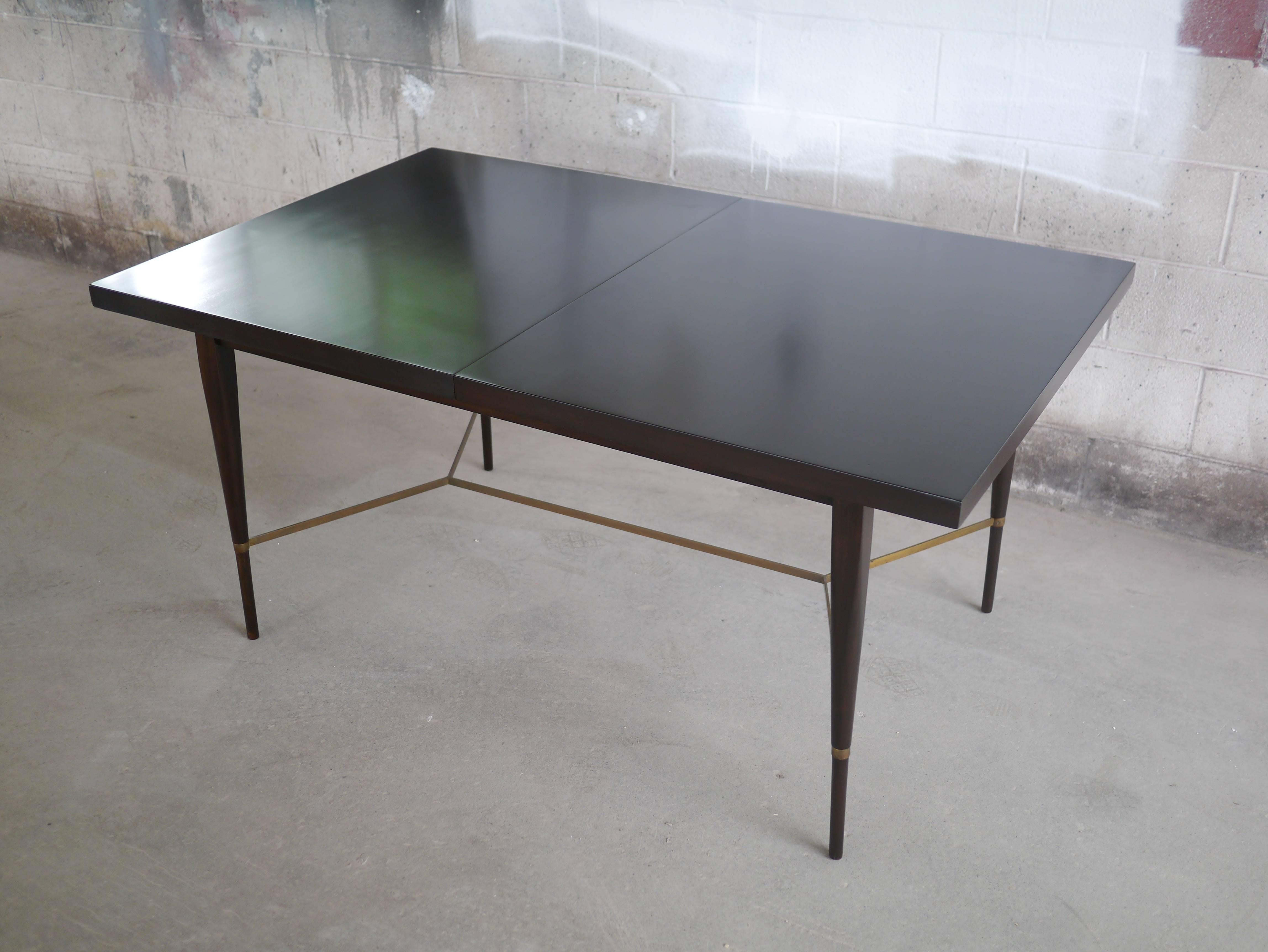 Paul McCobb Irwin Collection Dining Table with Brass Stretcher In Excellent Condition In Hadley, MA