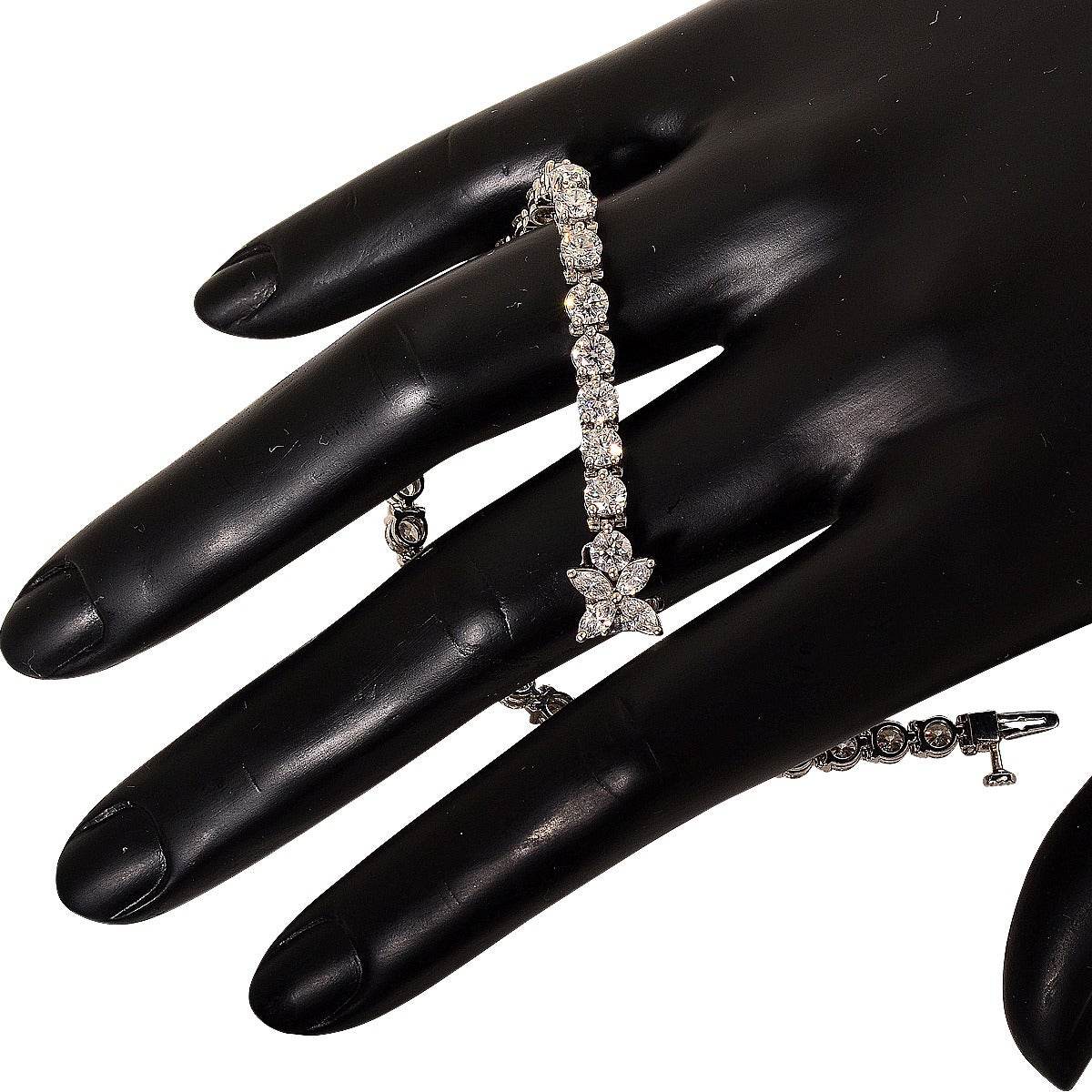 Tiffany & Co. 8.49 Carat Diamond Platinum Bracelet In Excellent Condition In Miami, FL