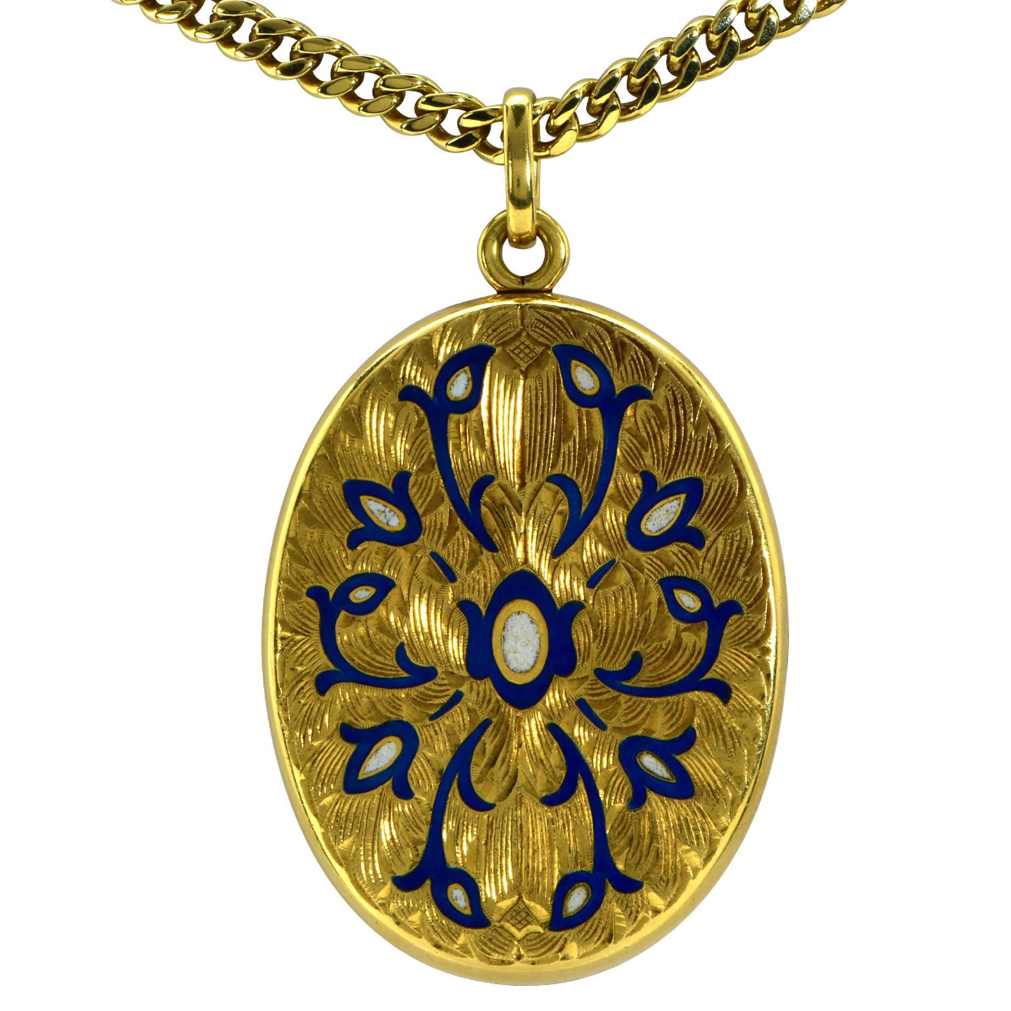 18 Karat Yellow Gold Locket Pendant and Necklace