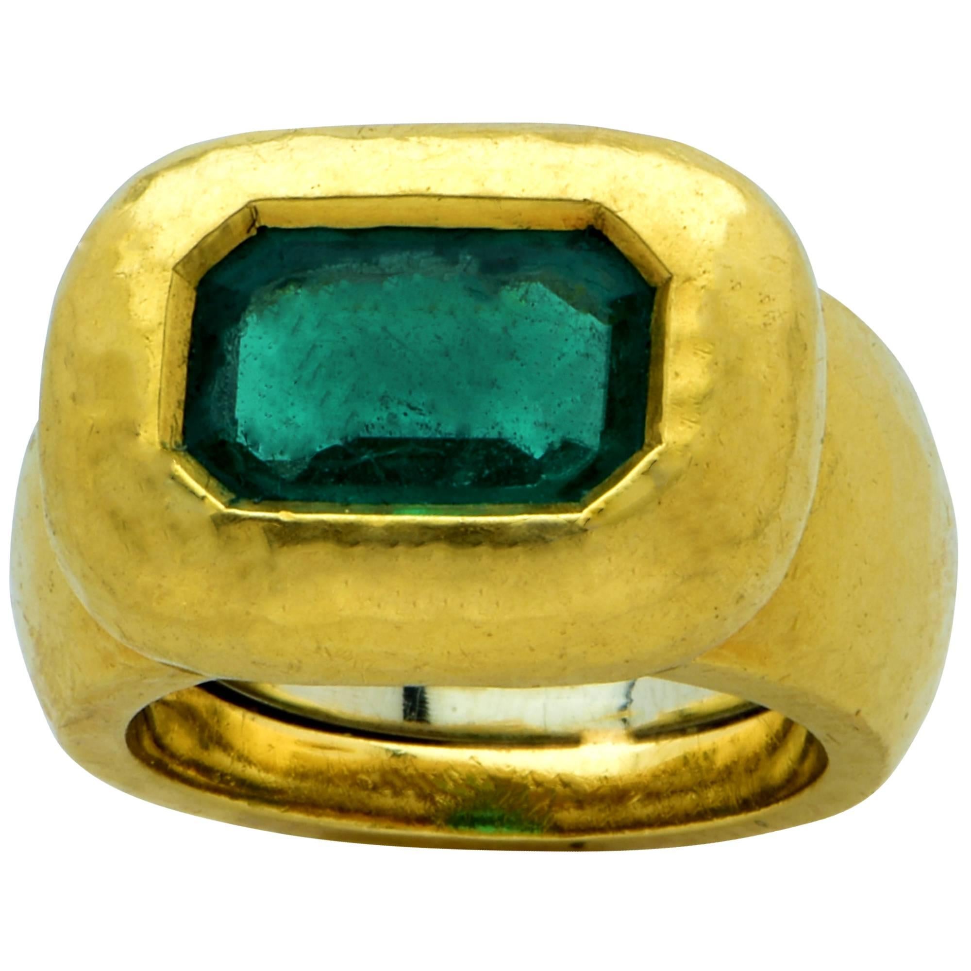 David Webb Hammered 18 Karat Yellow Gold Emerald Ring