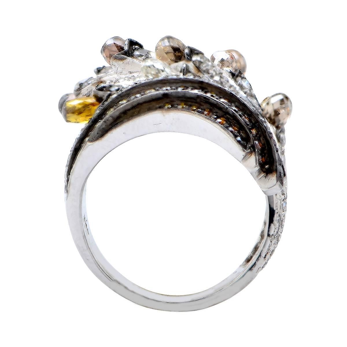 Anello d'oro con diamanti di colore fantasia da 6,22 carati In condizioni ottime in vendita a Miami, FL