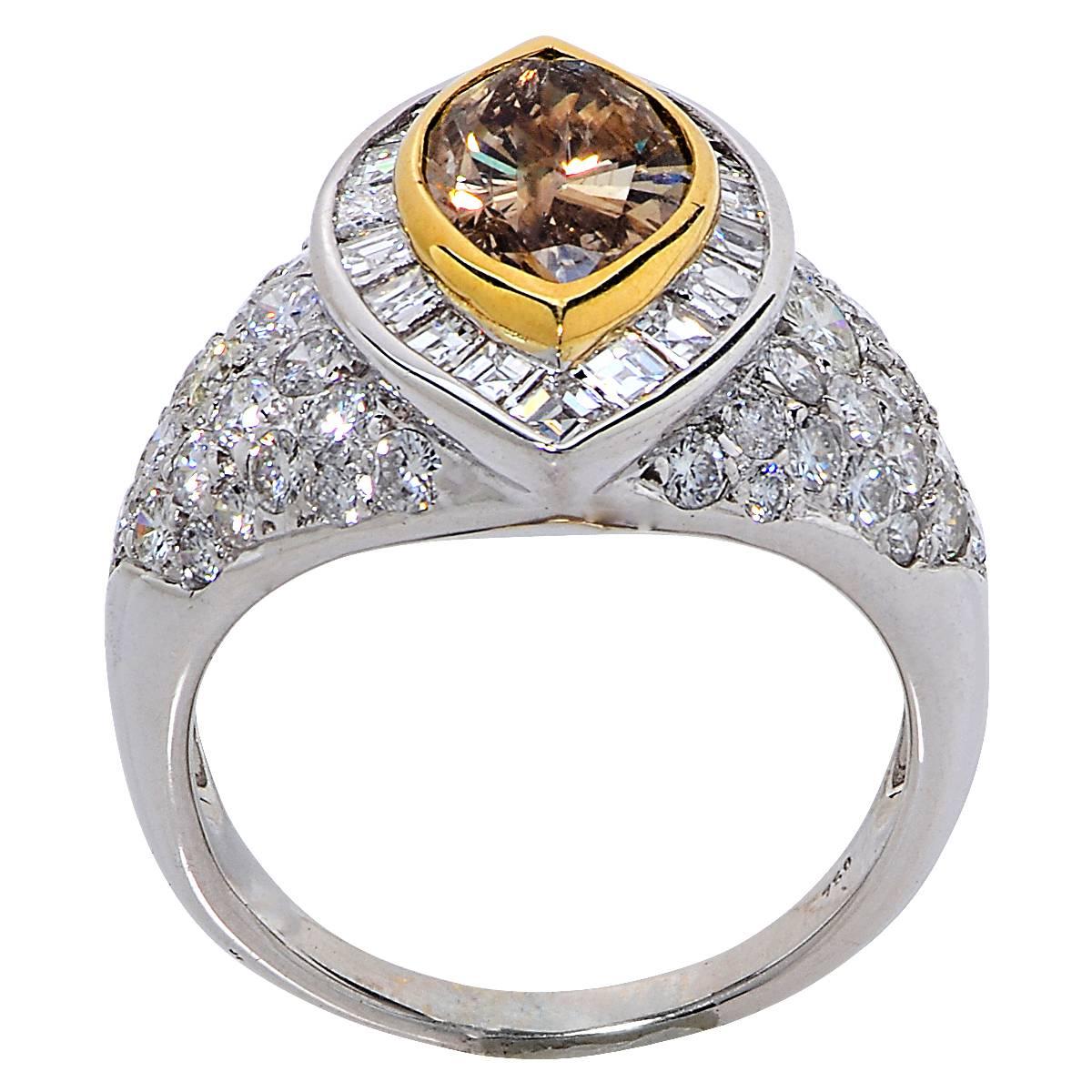 Natural Color Diamond Gold Ring In Excellent Condition In Miami, FL