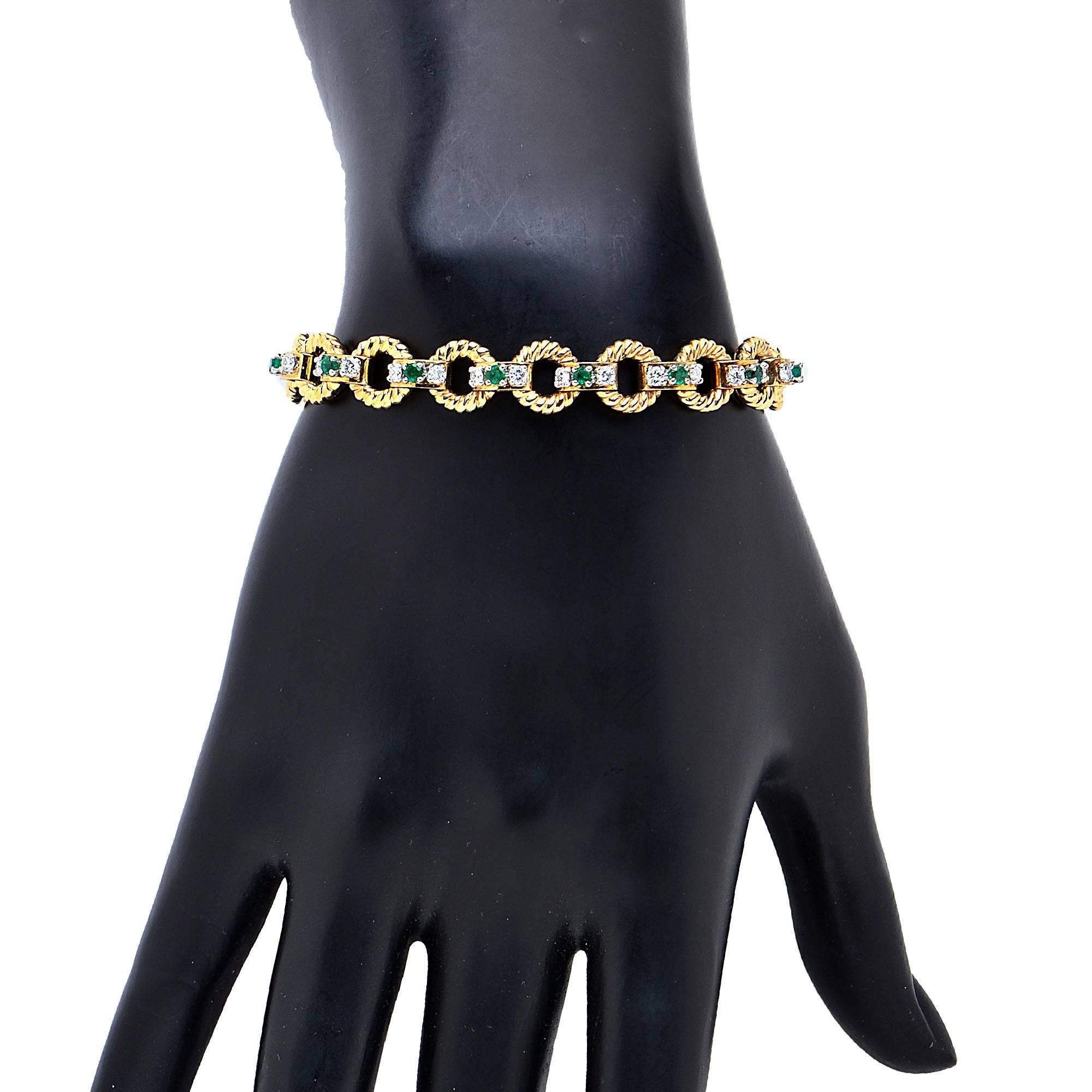 Emerald Diamond Gold Link Bracelet In Excellent Condition In Miami, FL