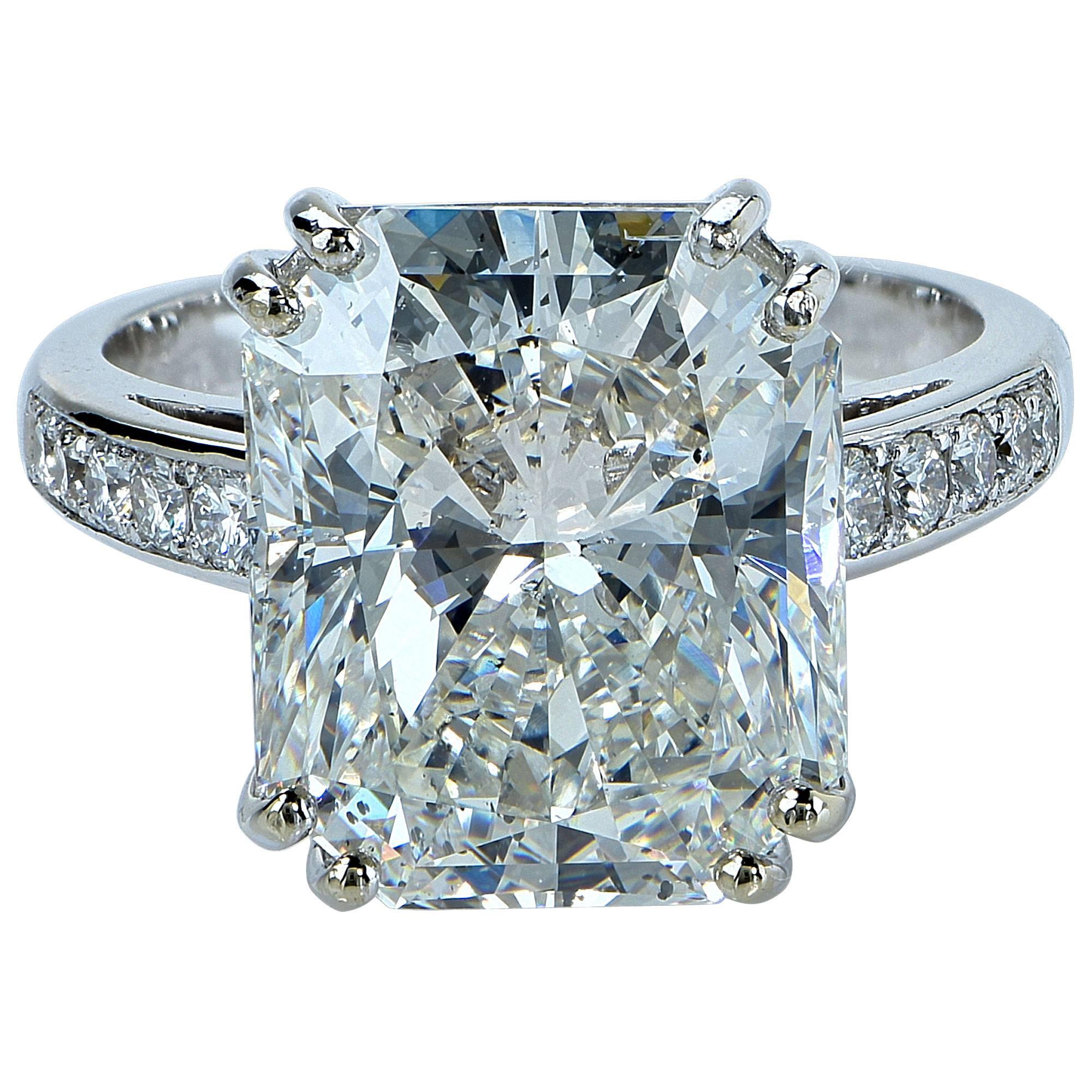 This beautiful 18k white gold ring features a 7.05ct radiant cut diamond and is accented by 10 round brilliant cut diamonds weighing approximately .25cts.

Ring size: 5 (can be sized)
Metal weight: 5.55 grams

This beautiful diamond ring is
