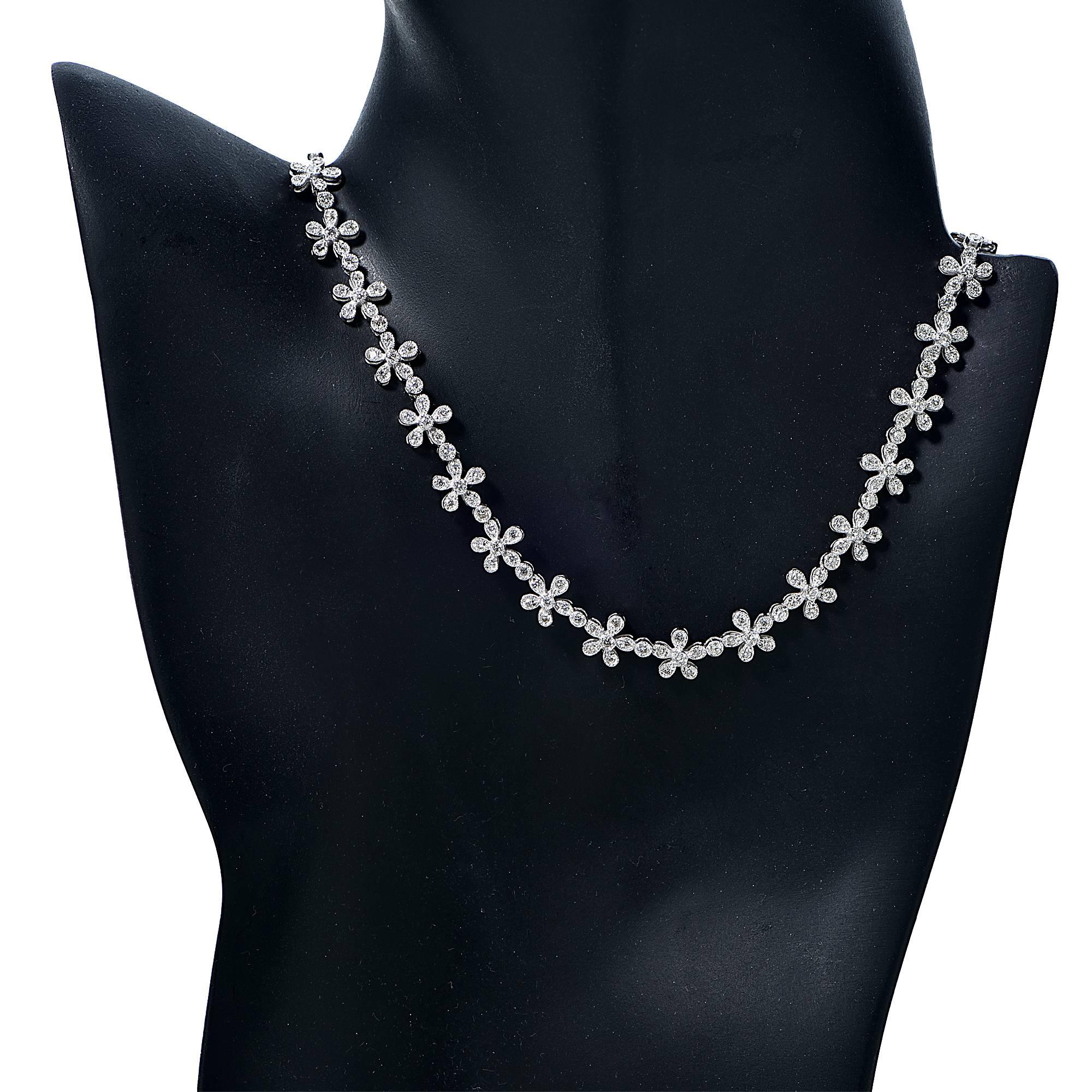 Women's 5.60 Carats Diamonds Gold Necklace