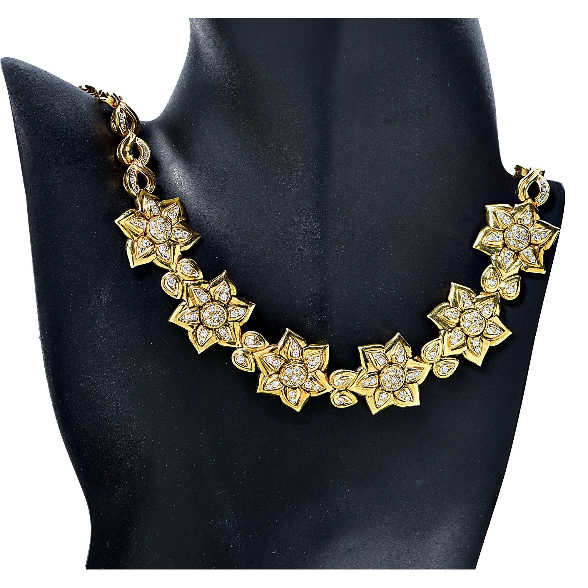 Diamond Gold Flower Motif Necklace In Excellent Condition In Miami, FL