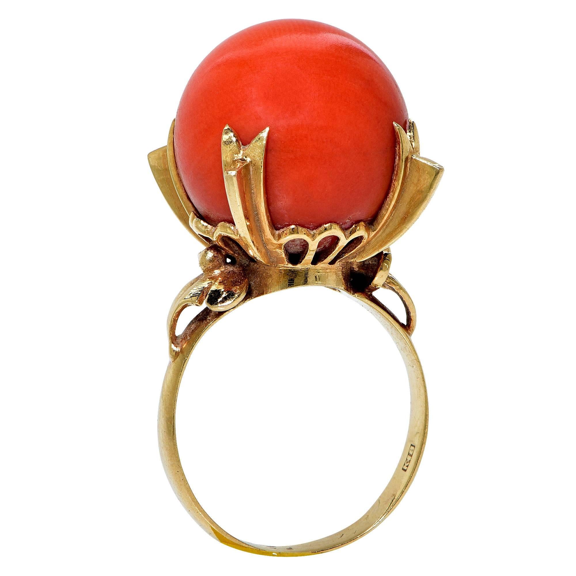 Red Coral Gold Ring In Excellent Condition In Miami, FL