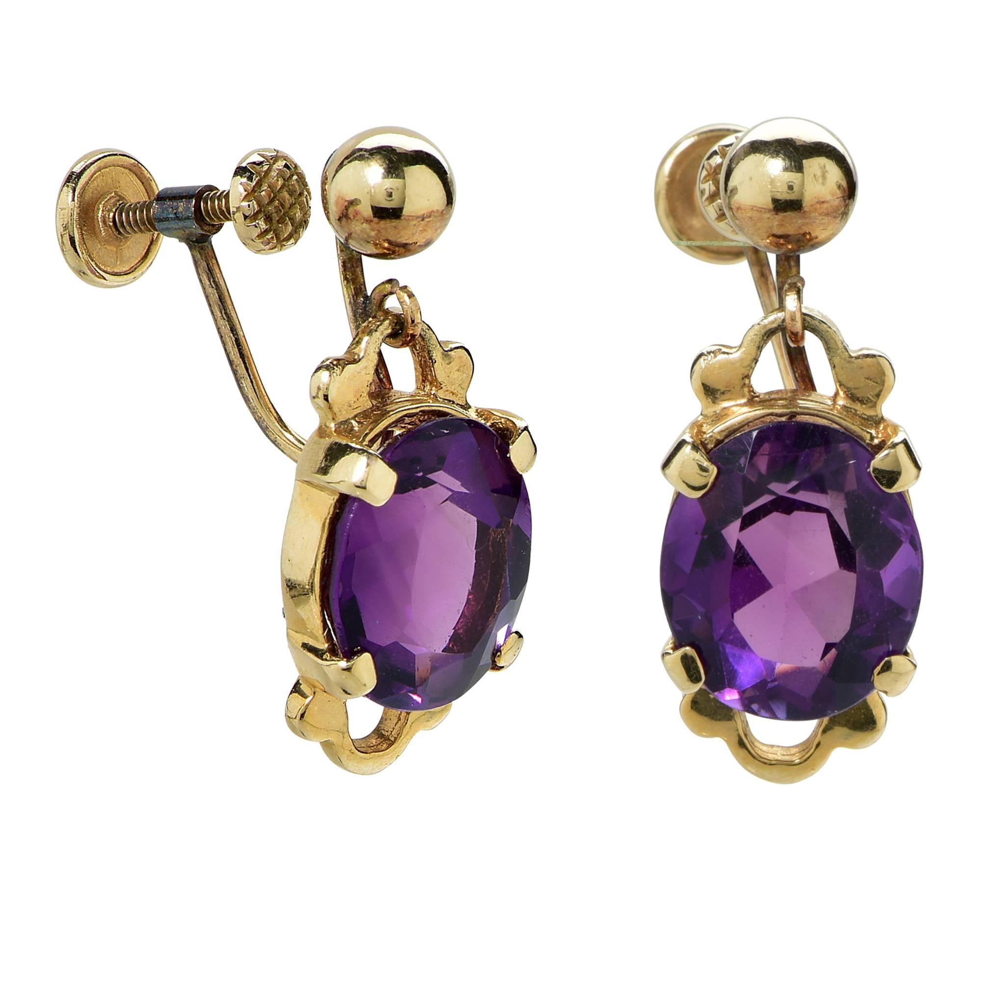 14k yellow gold earrings and necklace set featuring 4 oval cut amethyst weighing approximately 28cts total.

Metal weight: 17.96 grams

This amethyst earrings and necklace set is accompanied by a retail appraisal performed by a Graduate