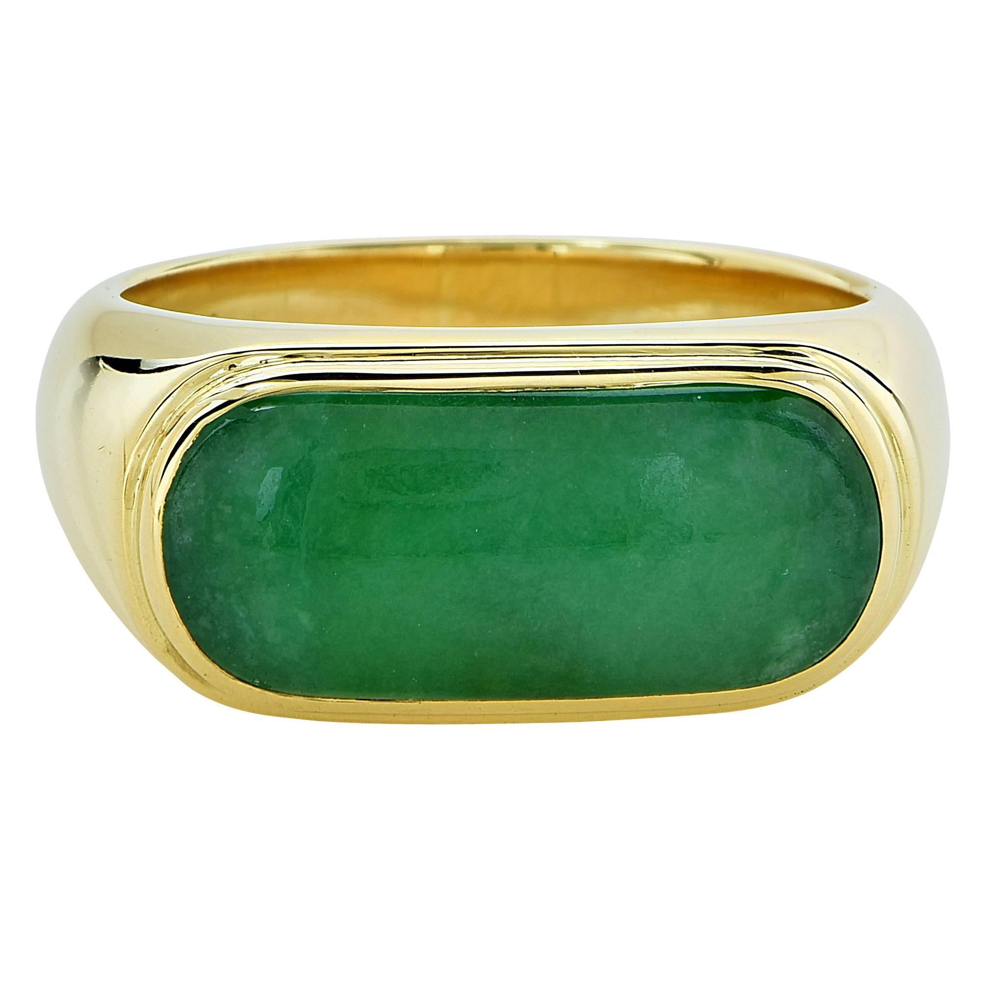 18k yellow gold jade ring.

Ring size: 6 (can be sized up or down free of charge)
Metal weight: 9.05 grams

This jade ring is accompanied by a retail appraisal performed by a Graduate Gemologist.