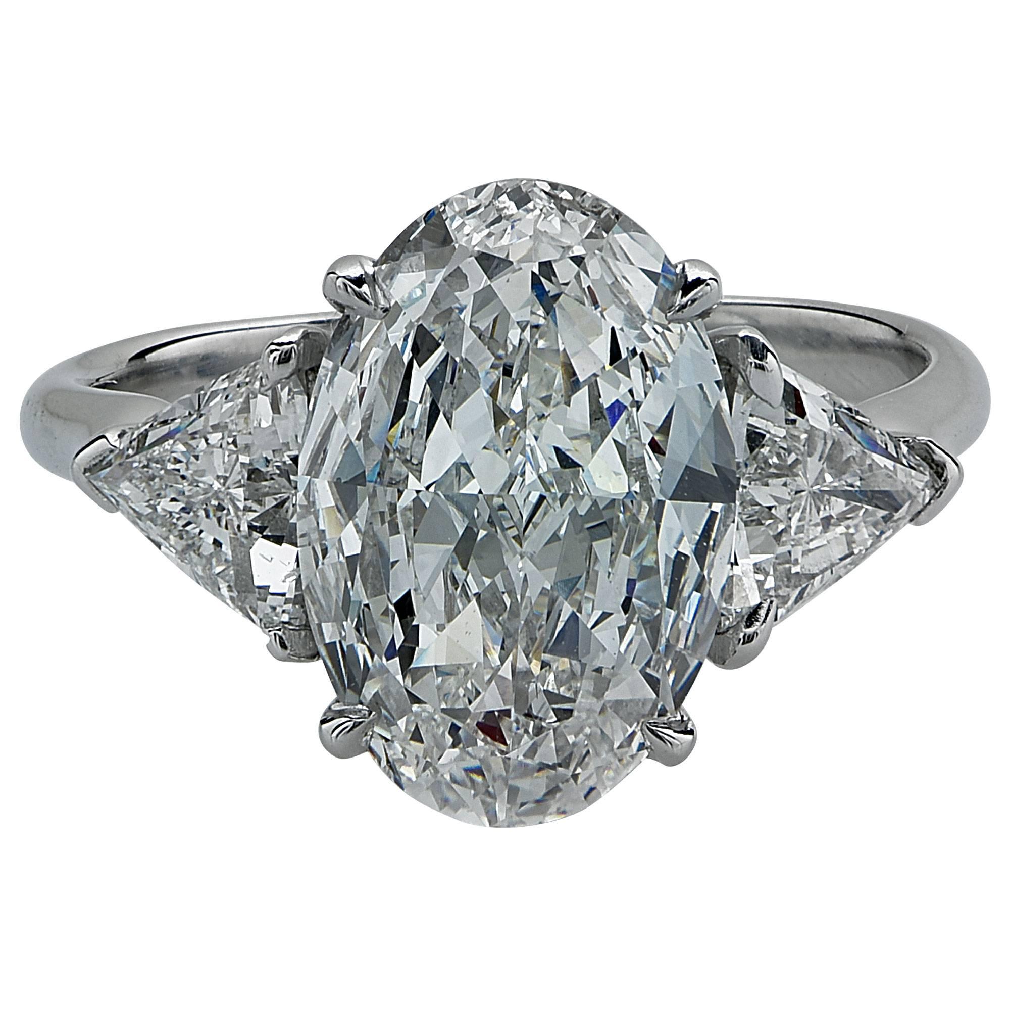 Platinum ring containing a 2.82ct, E color, VVS2 clarity, gorgeous oval diamond flanked by 2 trilliant cut diamonds weighing 1.04ct, E color, VS clarity.

Ring size: 6 (can be sized up or down free of charge)
Metal weight:

This diamond