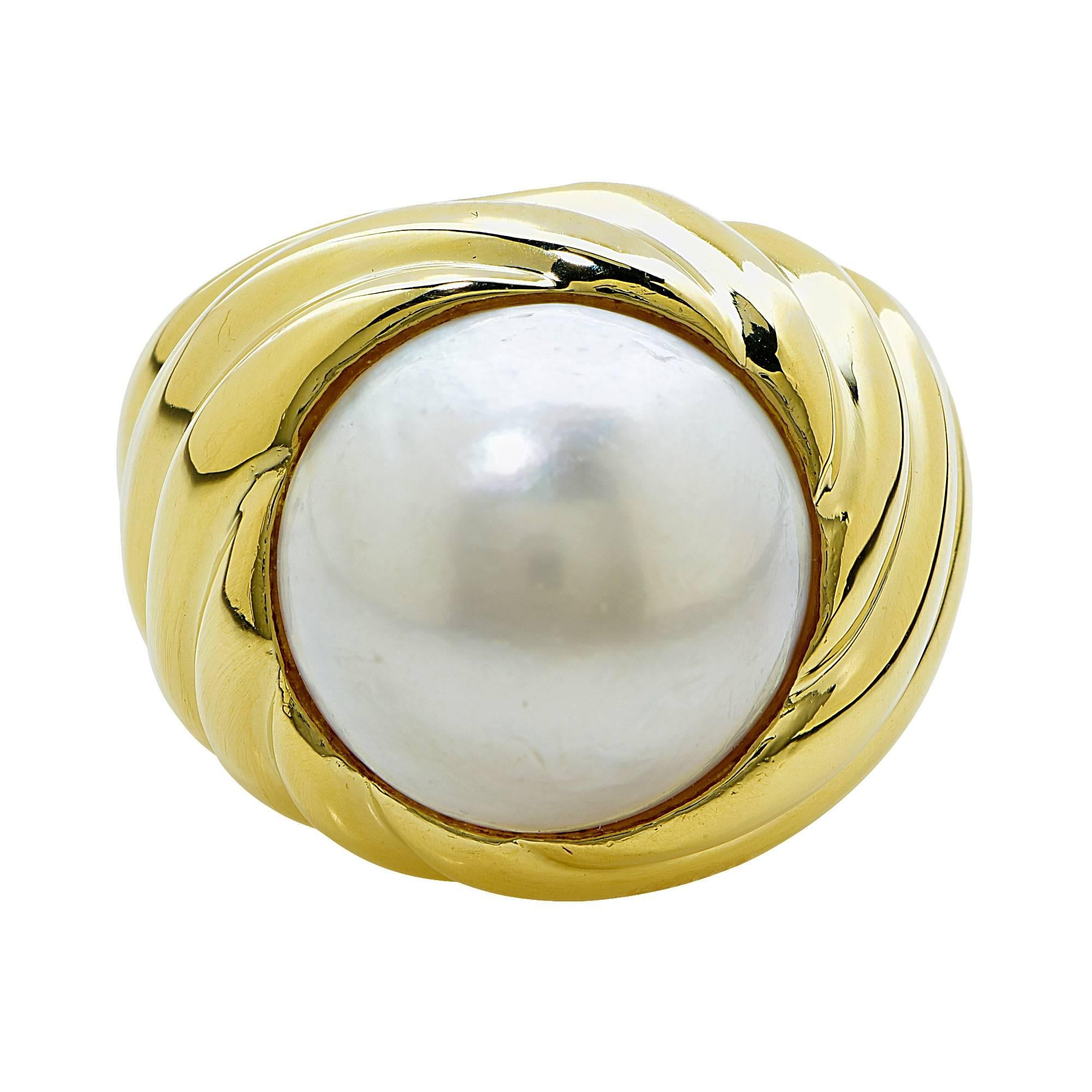 18k yellow gold Tiffany & Co. ring featuring a 14.7mm, Mabe pearl.

Ring size: 7 (cannot be sized up or down)
Metal weight: 17.58 grams

This pearl ring is accompanied by a retail appraisal performed by a GIA Graduate Gemologist.