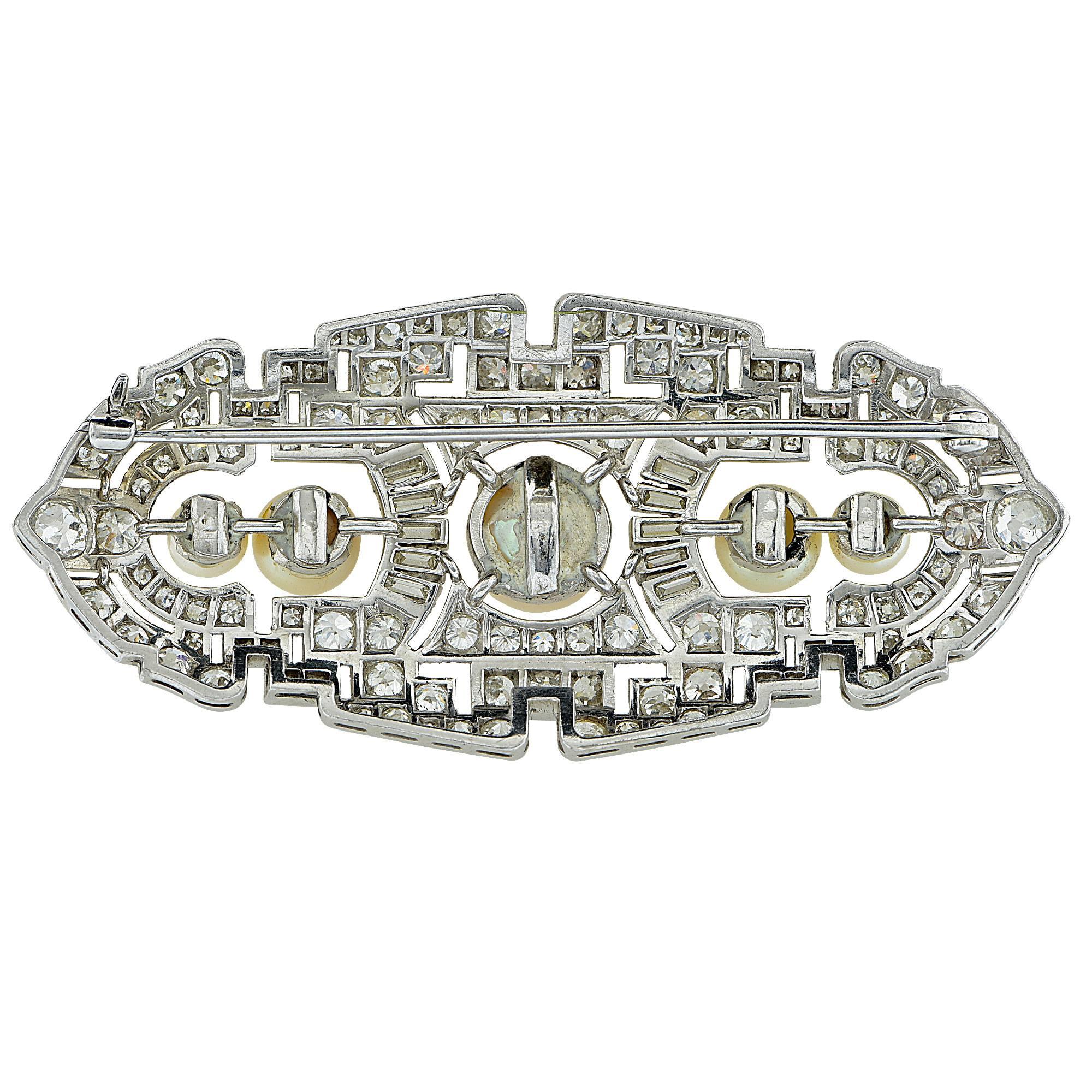 Platinum Art Deco brooch featuring 124 old European cut and baguette cut diamonds weighing approximately 6cts total, G color, VS clarity.

Metal weight: 21 grams

This diamond ring is accompanied by a retail appraisal performed by a GIA Graduate