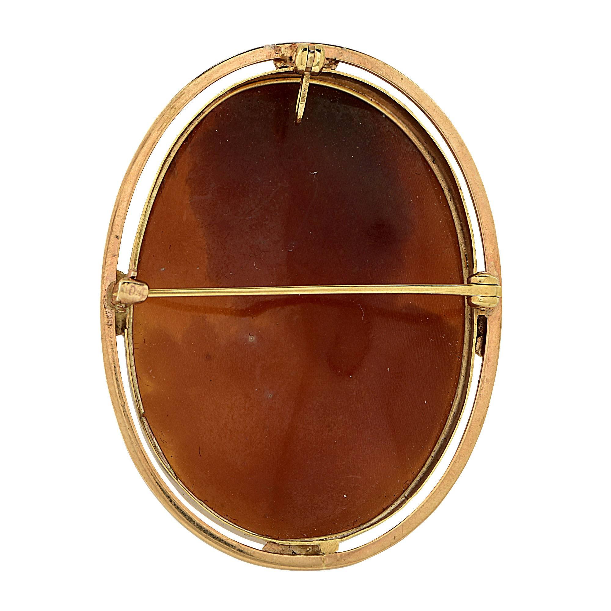 10k yellow gold shell cameo brooch.

Metal weight: 9.01 grams

This shell cameo brooch is accompanied by a retail appraisal performed by a GIA Graduate Gemologist.