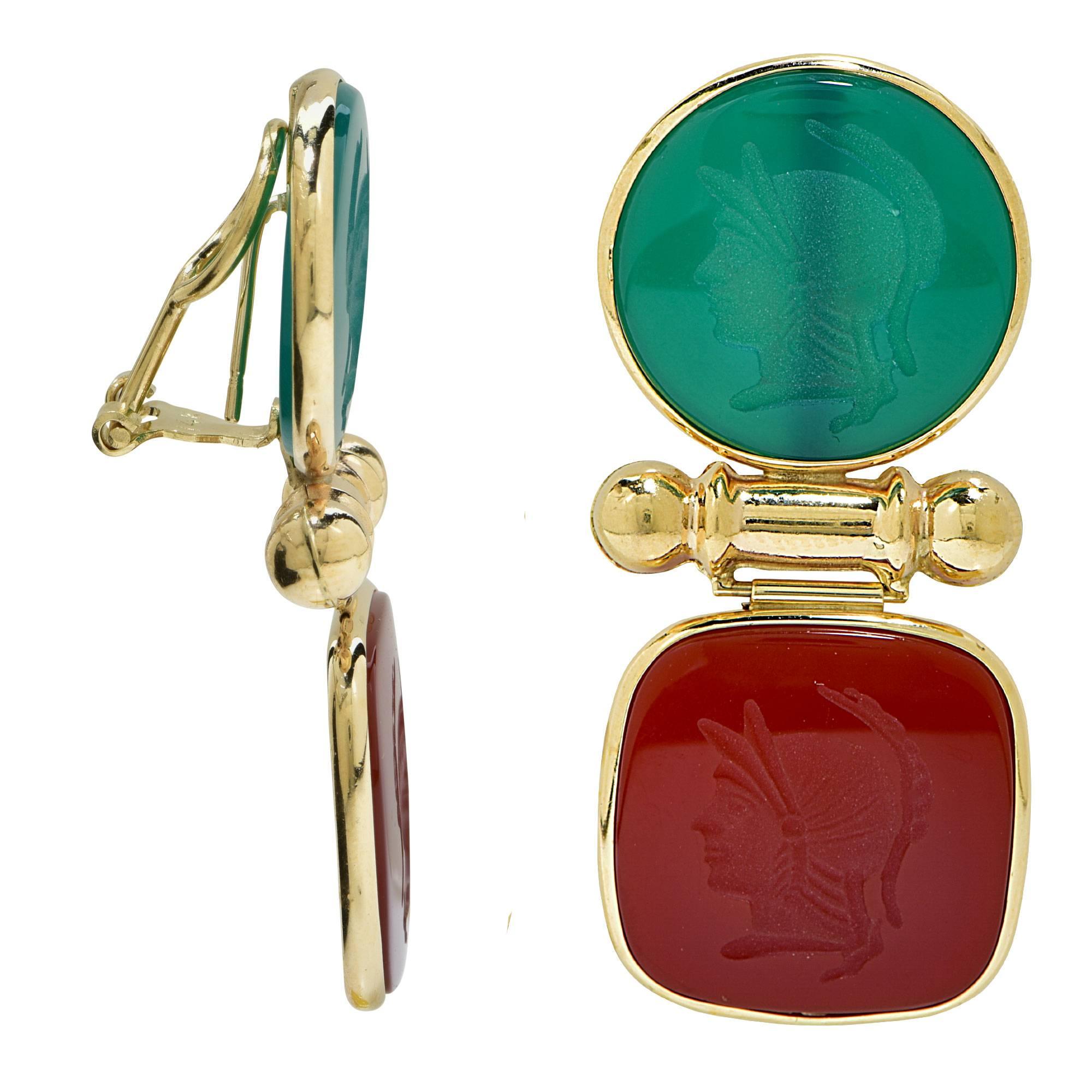 14k yellow gold Green Onyx and Carnelian Intaglio Earrings.

Metal weight: 12.12 grams

These earrings are accompanied by a retail appraisal performed by a GIA Graduate Gemologist.