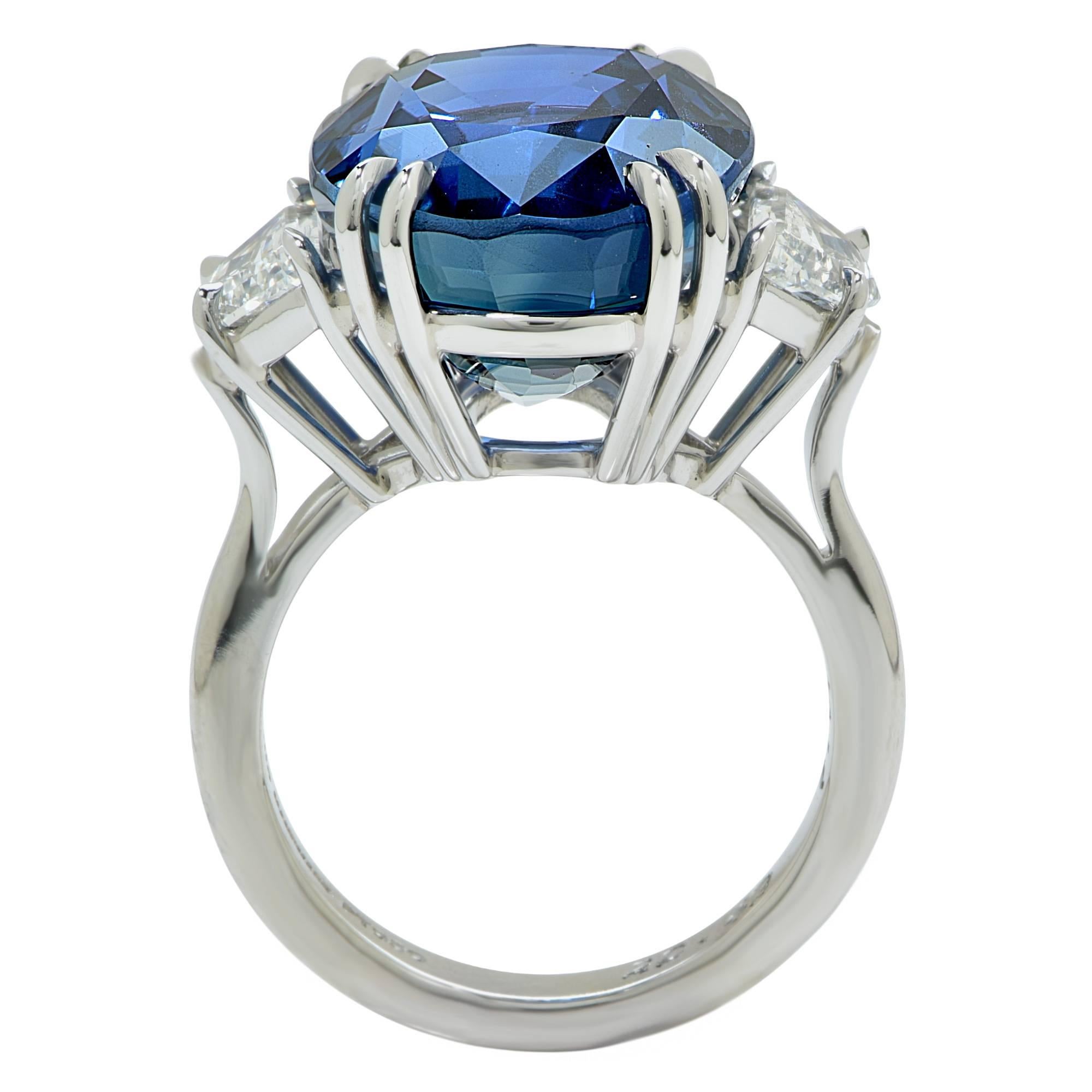 Important 20.42 Carat AGL Graded Unheated Burma Sapphire Diamond Ring In New Condition In Miami, FL