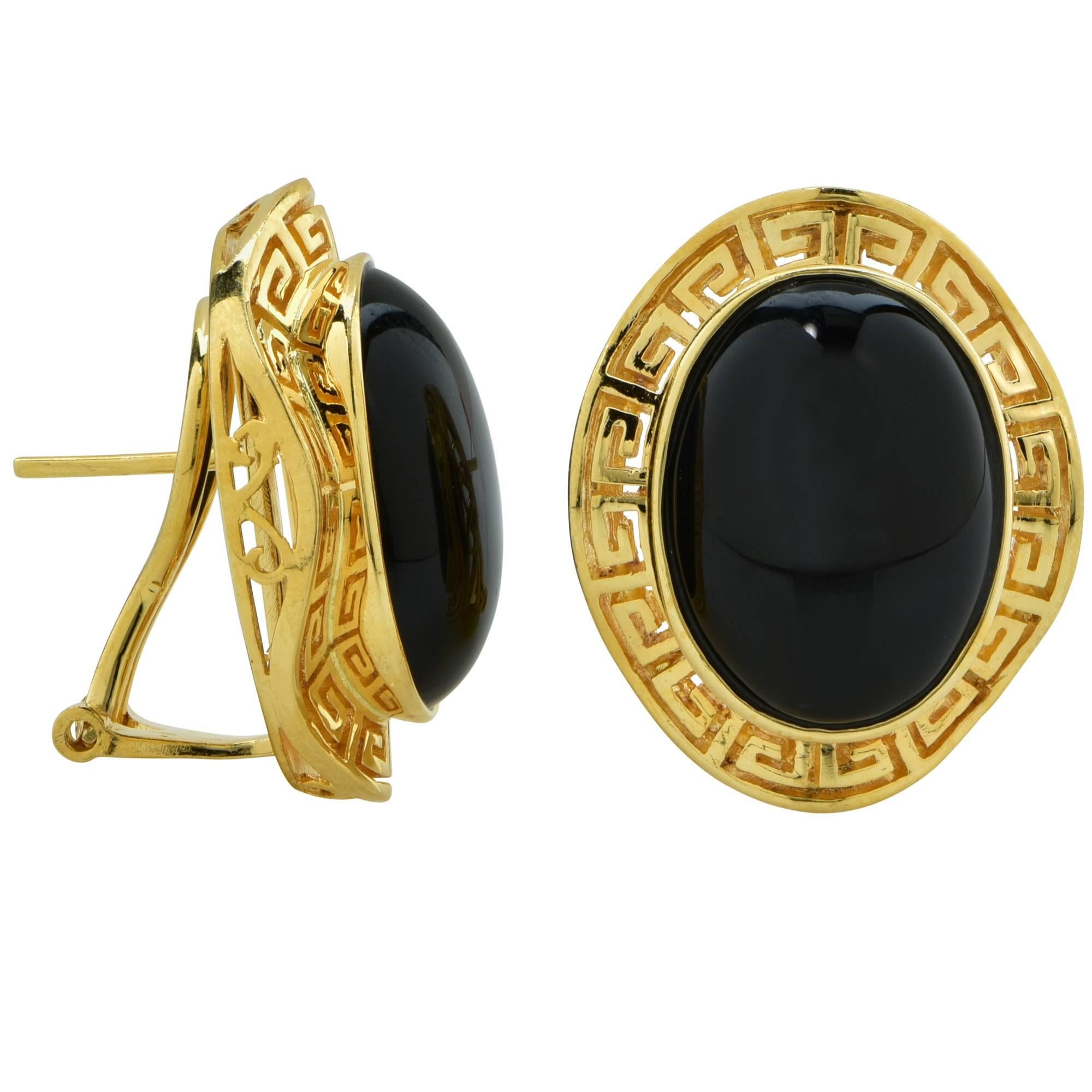 18k yellow gold earrings featuring 2 onyx cabochons.

The earrings measure .97 inch in height by .80 inch in width by .40 inch in depth.
They are stamped and tested as 18k gold.
The metal weight is 18.03 grams.

These onyx earrings are