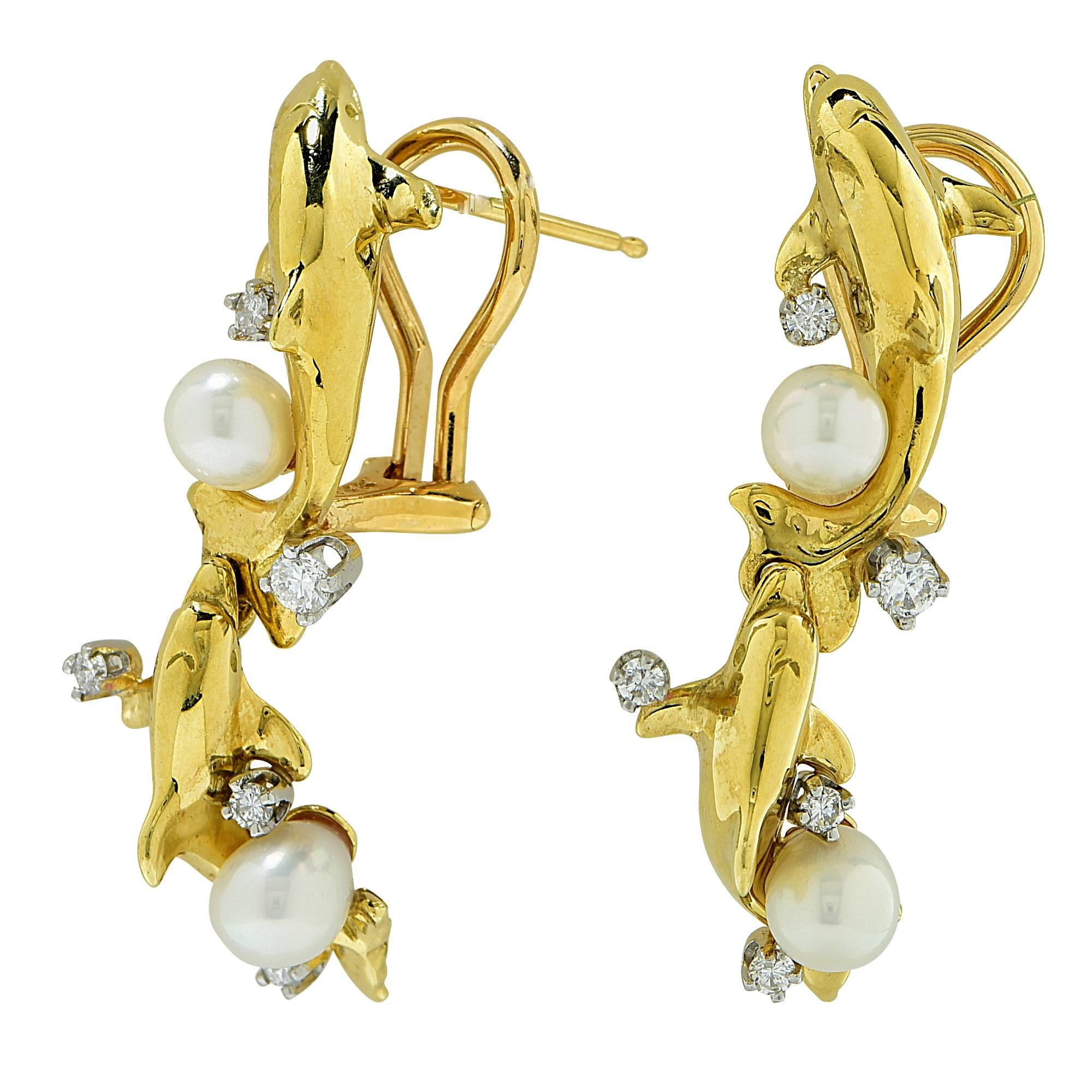 18k yellow gold limited edition Wyland double dolphin earrings number 52 of 250 featuring cultured pearls 5.40m accented by 10 round brilliant cut diamonds weighing approximately .26cts total G color VS clarity.

The earrings measure 1.33 inches