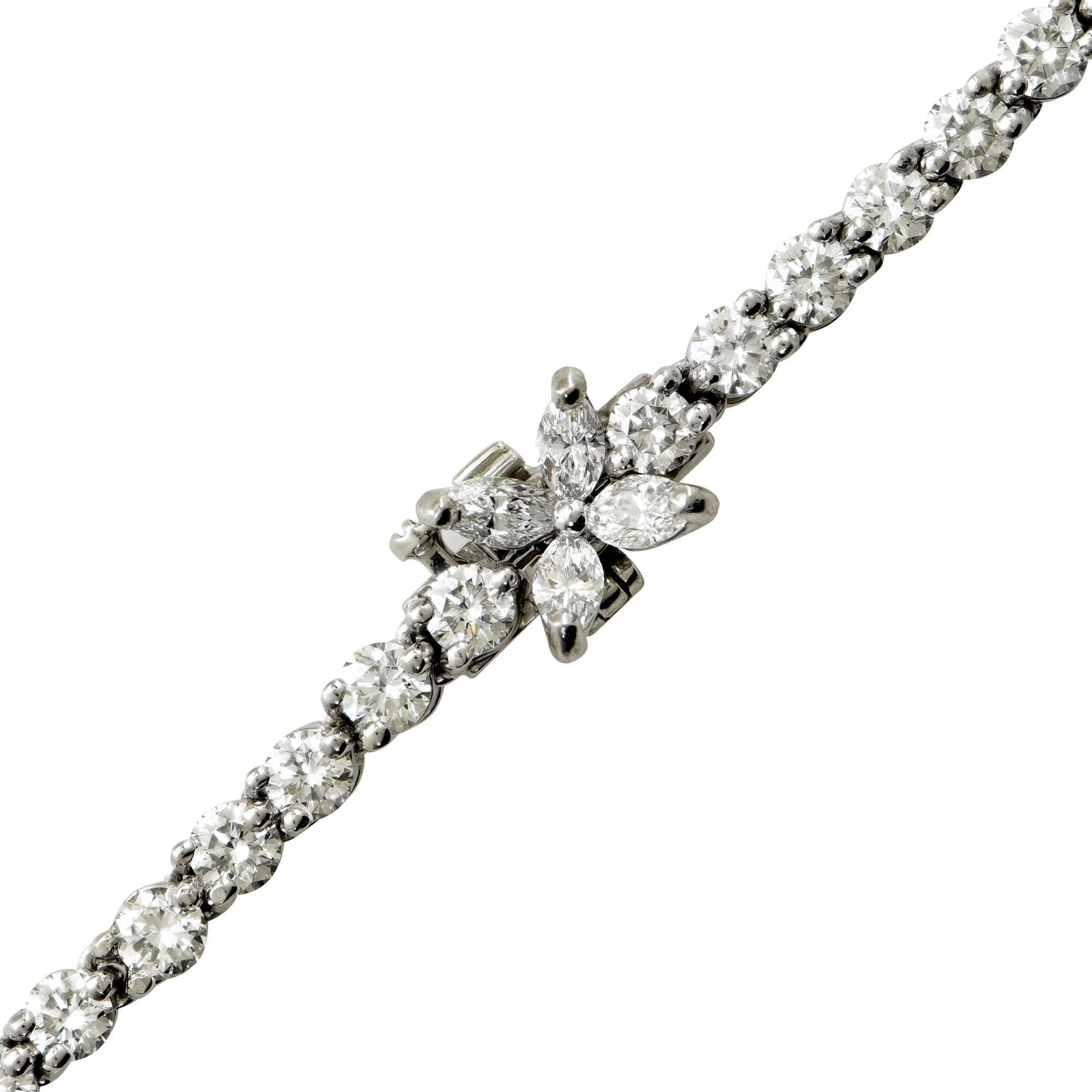 Diese atemberaubende Platin Tiffany & Co. Halskette aus der Victoria-Kollektion verfügt über 95 runde Diamanten im Brillantschliff mit einem Gewicht von etwa 15cts F Farbe und VS1 Klarheit. Die Schließe enthält 4 Diamanten im Marquiseschliff mit