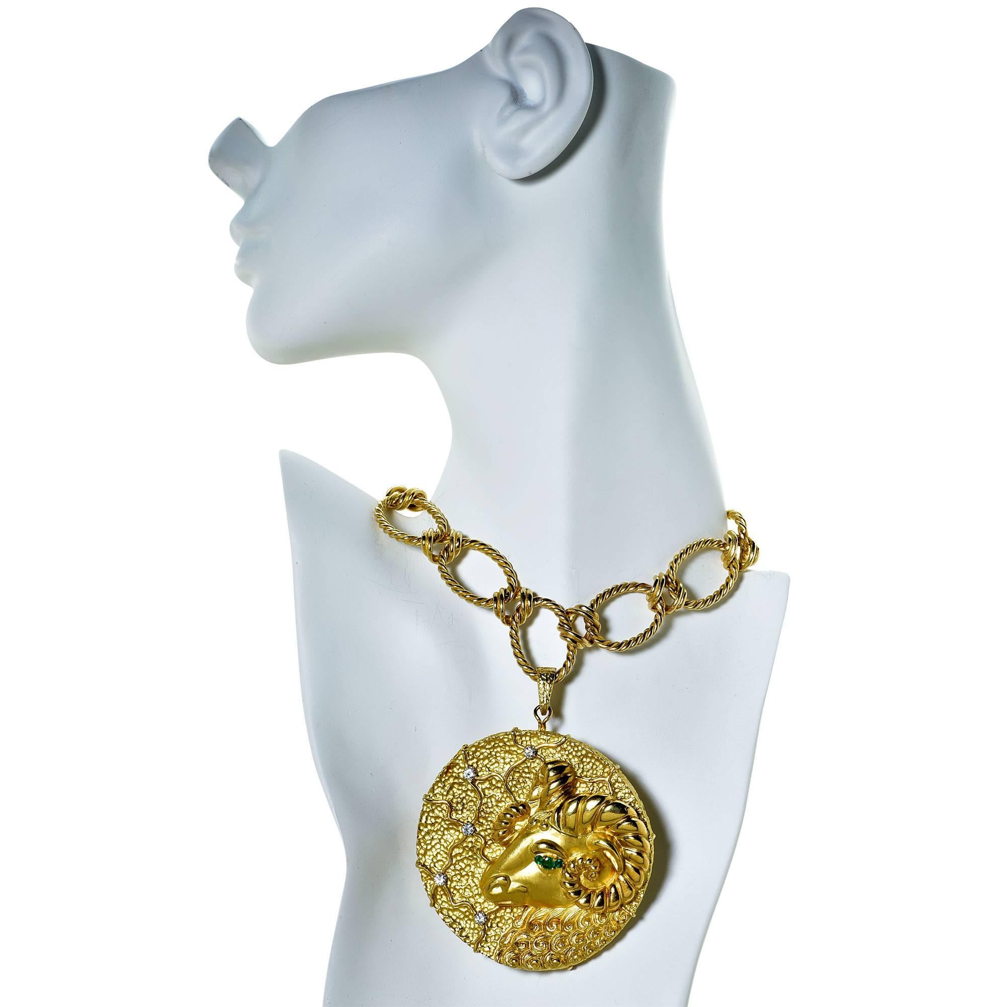 18 Karat Yellow Gold Ram's Head Necklace In Excellent Condition In Miami, FL