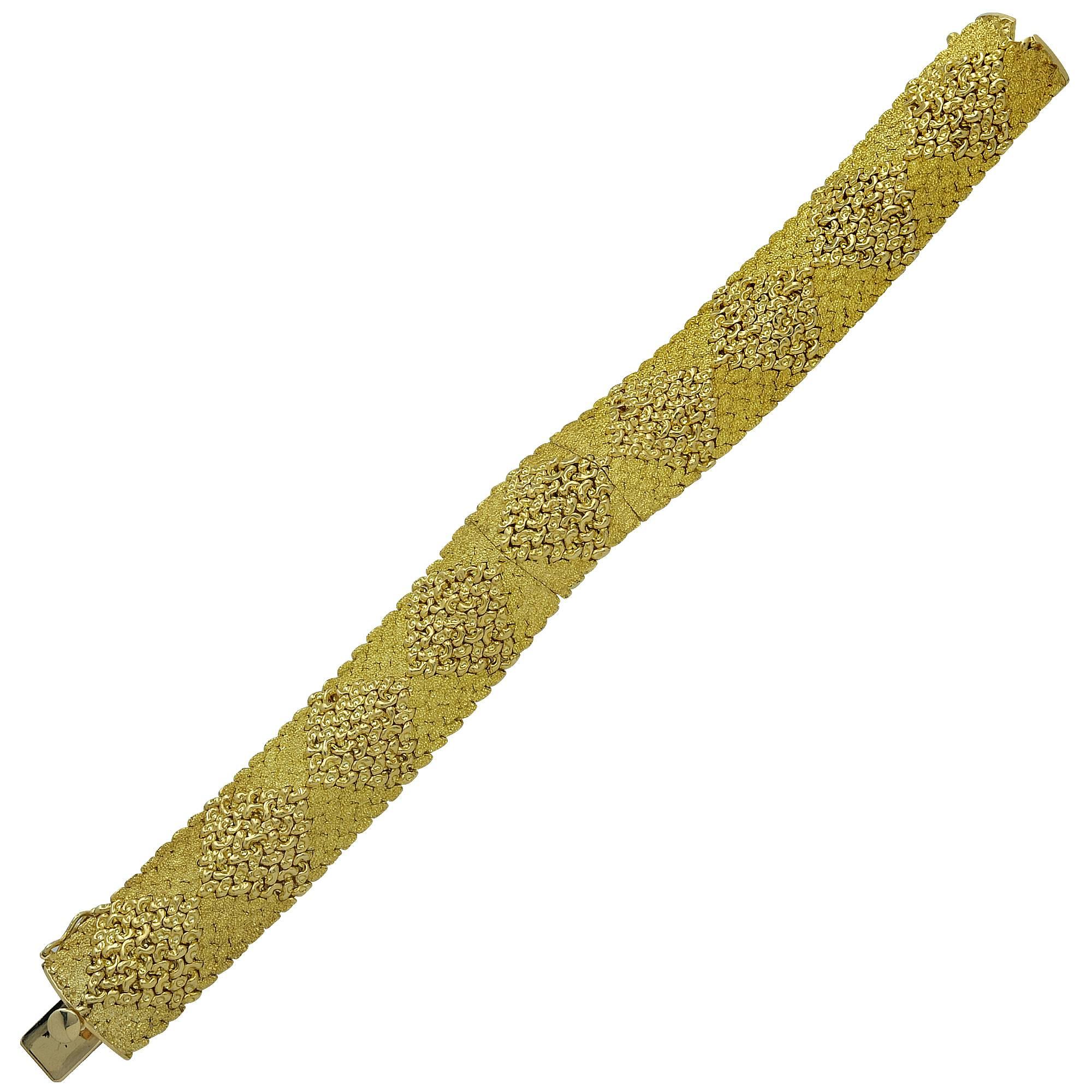 Fabulous 14k yellow gold satin and high polish finish interwoven hidden face watch.

This watch/bracelet will fit up to a 6.5 inch wrist and is .70 inches in width.
It is stamped and/or tested as 14k gold.
The metal weight is 60.66 grams.

This gold