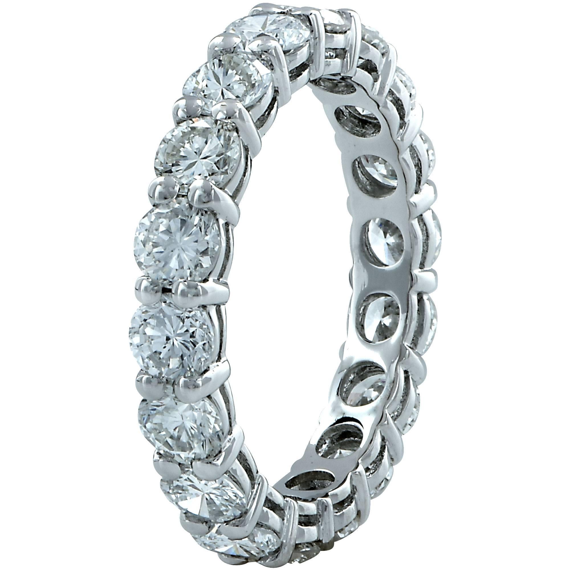 This beautiful platinum handmade eternity band size 6.25 features 18 round brilliant cut diamonds weighing 3.16cts total, H color SI clarity.

The ring is a size 6.25.
It is stamped and/or tested as platinum.
The metal weight is 4.21 grams.

This