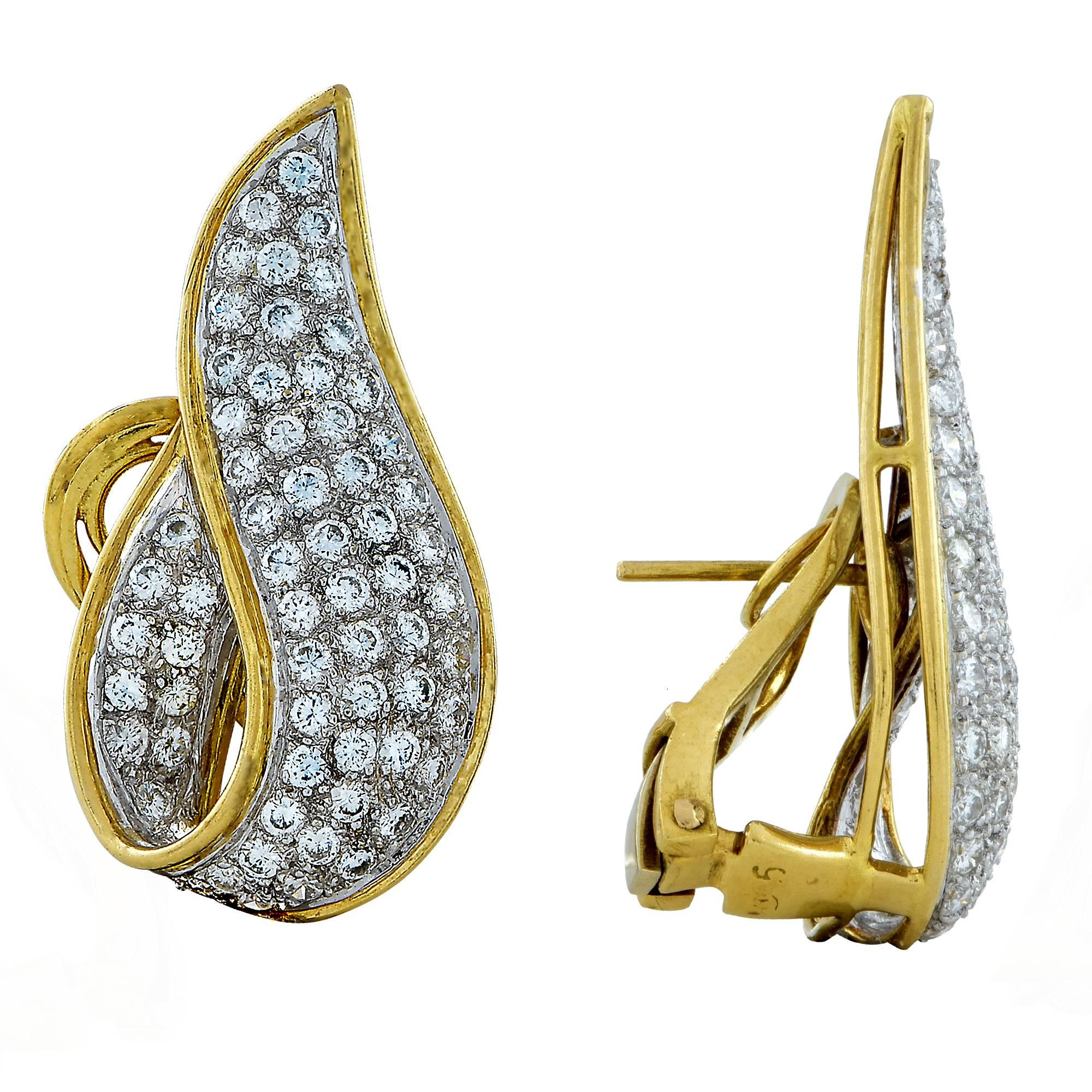 18k white and yellow gold earrings featuring 124 round brilliant cut diamonds weighing approximately 3cts total G color VS clarity.

Measurements are available upon request.
It is stamped and/or tested as 18k gold.
The metal weight is 11.19