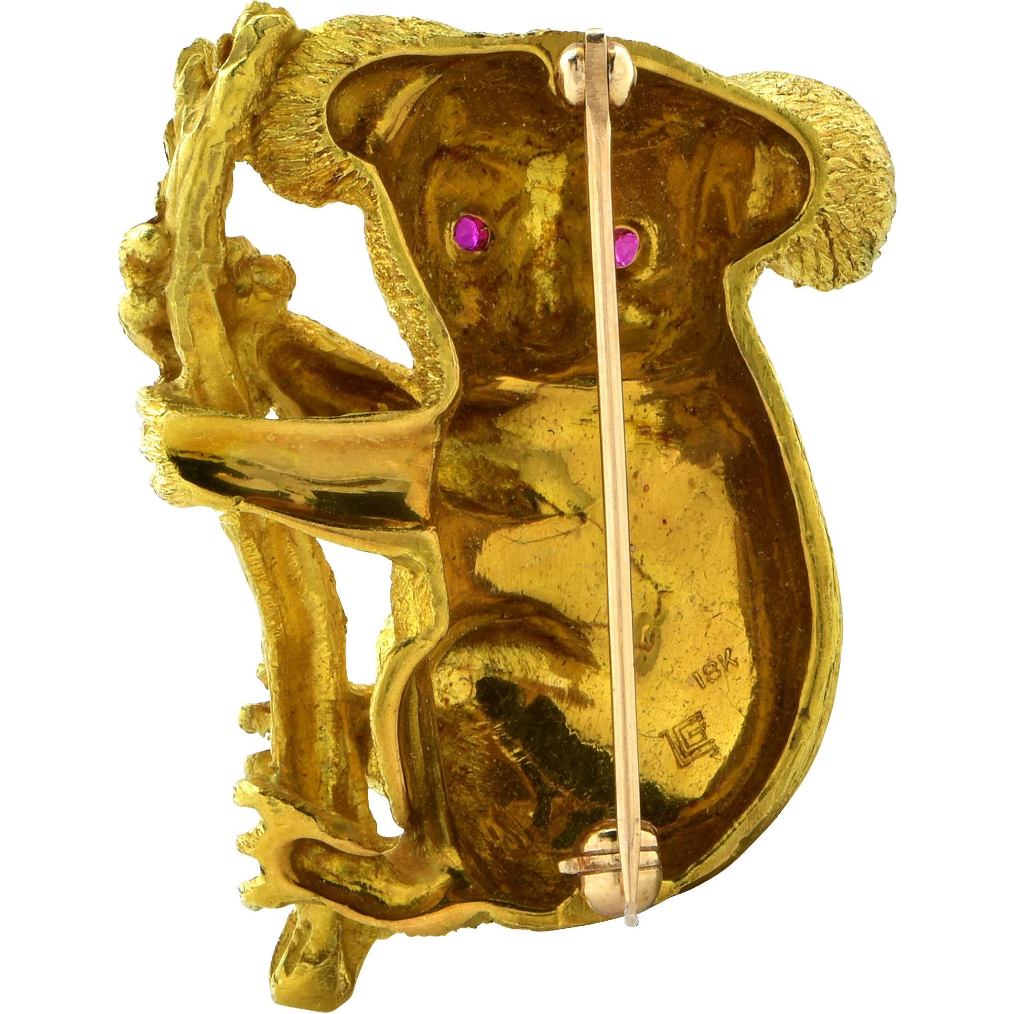 18k yellow gold koala bear brooch with ruby eyes. It measures 1.30 inches tall and 1 inch wide.

It is stamped and/or tested as 18k gold.
The metal weight is 18.50 grams.

This ruby and yellow gold brooch is accompanied by a retail appraisal