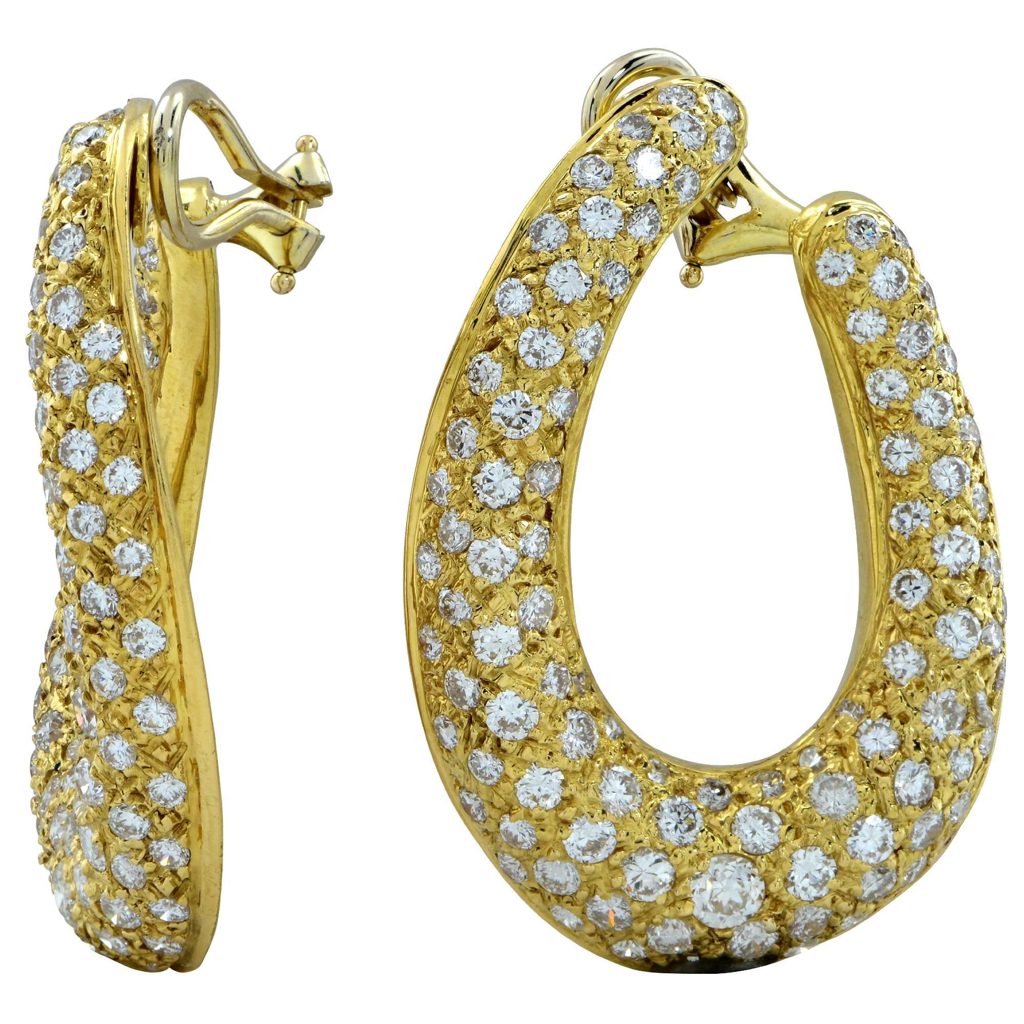 18k yellow gold earrings containing 204 round brilliant cut diamonds weighing approximately 8cts F-G color and VS-SI clarity.

These gorgeous earrings measure 1.50 inches in height by 1 inch in width.
It is stamped and/or tested as 18k gold.
The
