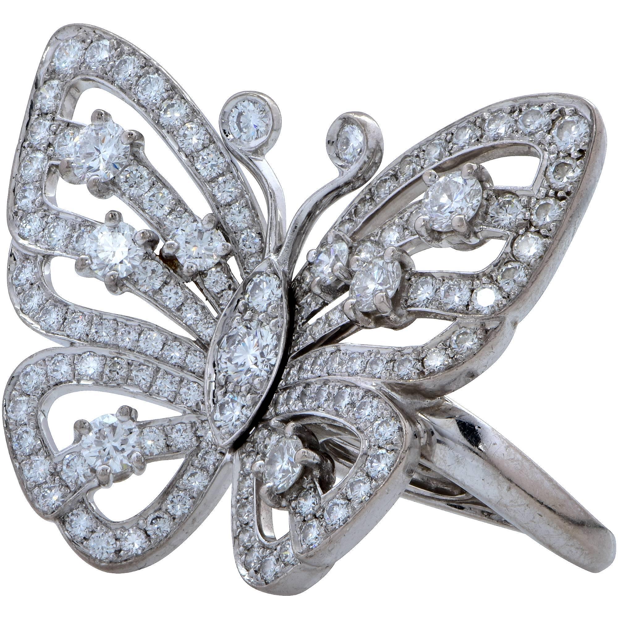 Van Cleef & Arpels butterfly ring from the flying beauties collection, featuring 131 round brilliant cut diamonds weighing 3.11cts. Set in 18k white gold this stunning butterfly ring is a renowned icon in the Van Cleef & Arpels collection. Reference