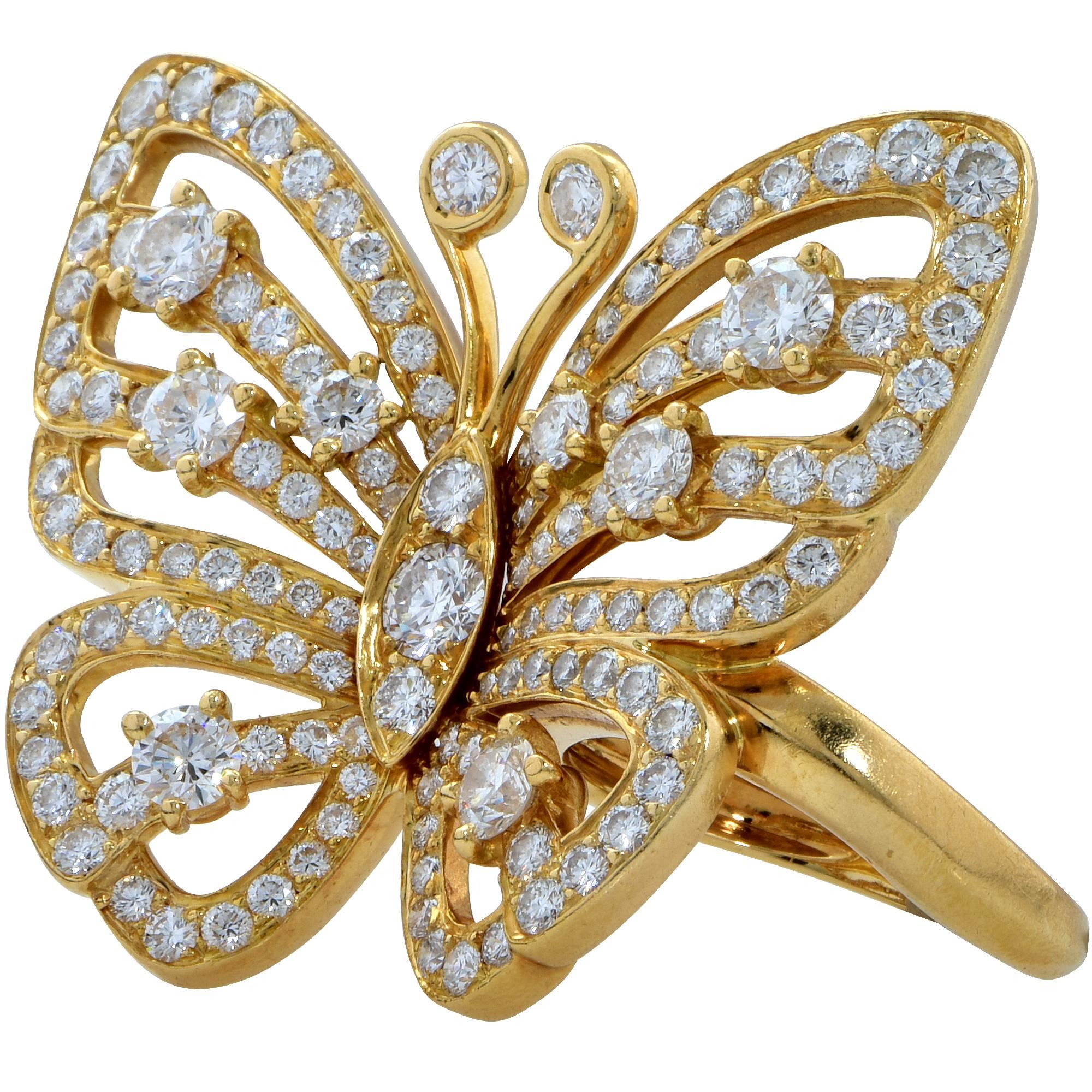 Van Cleef & Arpels butterfly ring from the flying beauties collection, featuring 131 round brilliant cut diamonds weighing 3.11cts. Set in 18K yellow gold this stunning butterfly ring is a renowned icon in the Van Cleef & Arpels collection.