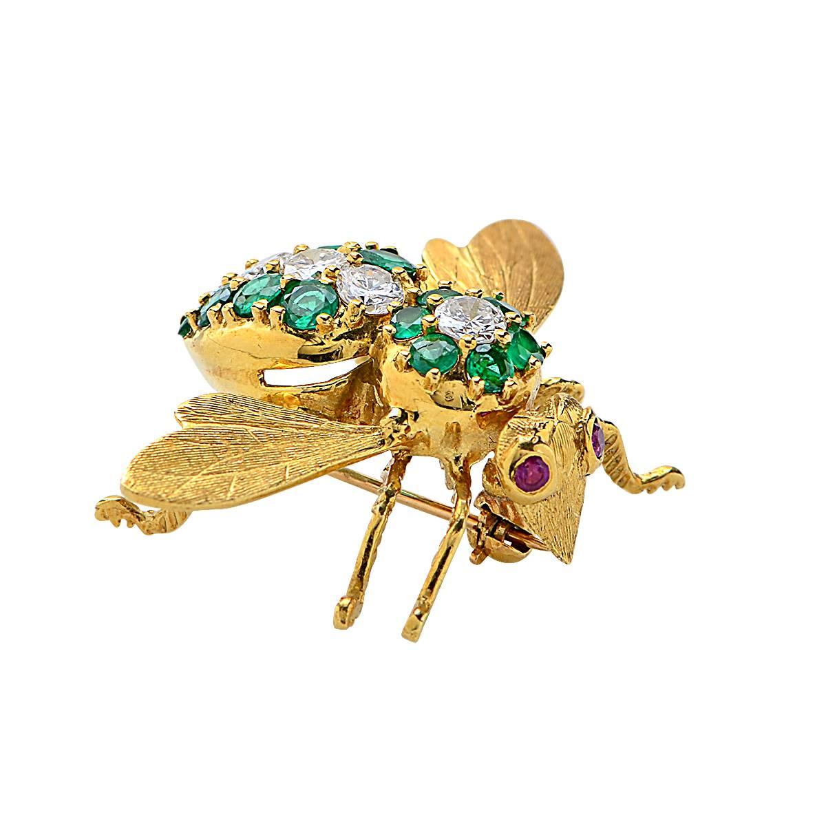 18 Karat Yellow Gold Bee Pin Containing 5 Round Brilliant Cut Diamonds, F Color, VS Clarity, and 14 Round Emeralds Approximately 1.80cts.