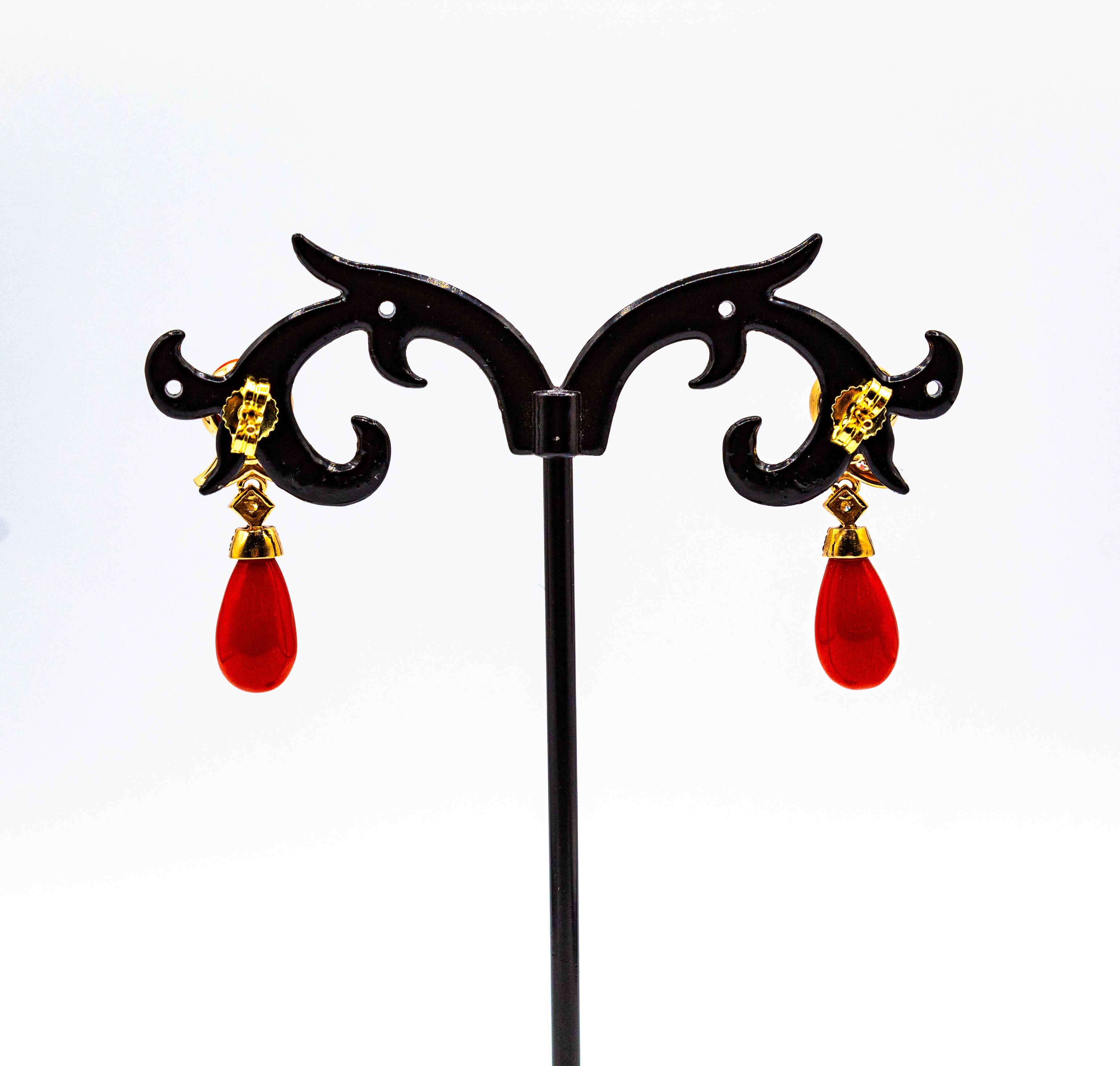 Clous d'oreilles en or jaune de style Art déco avec corail rouge méditerranéen et diamants blancs en vente 3