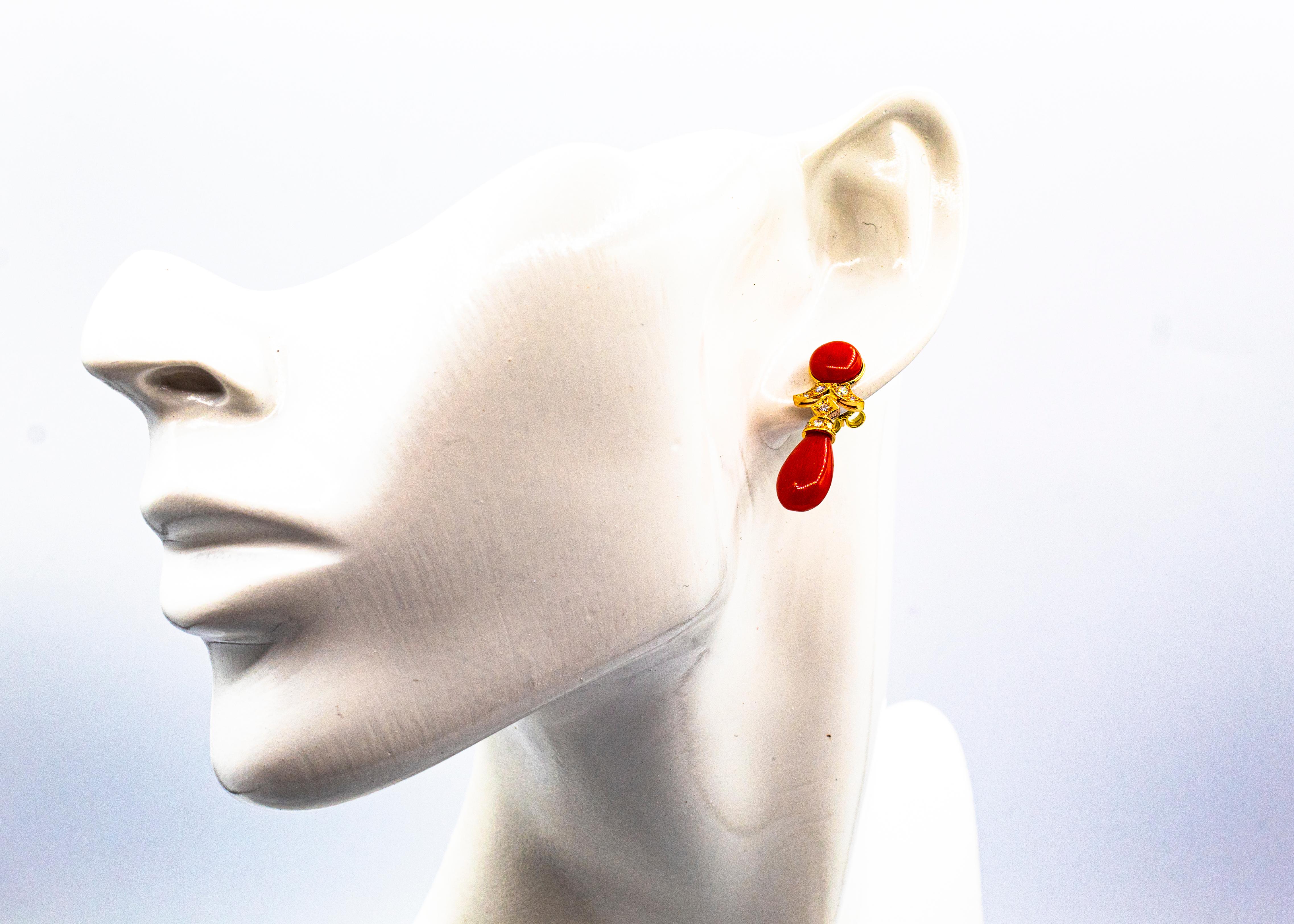 Clous d'oreilles en or jaune de style Art déco avec corail rouge méditerranéen et diamants blancs en vente 5