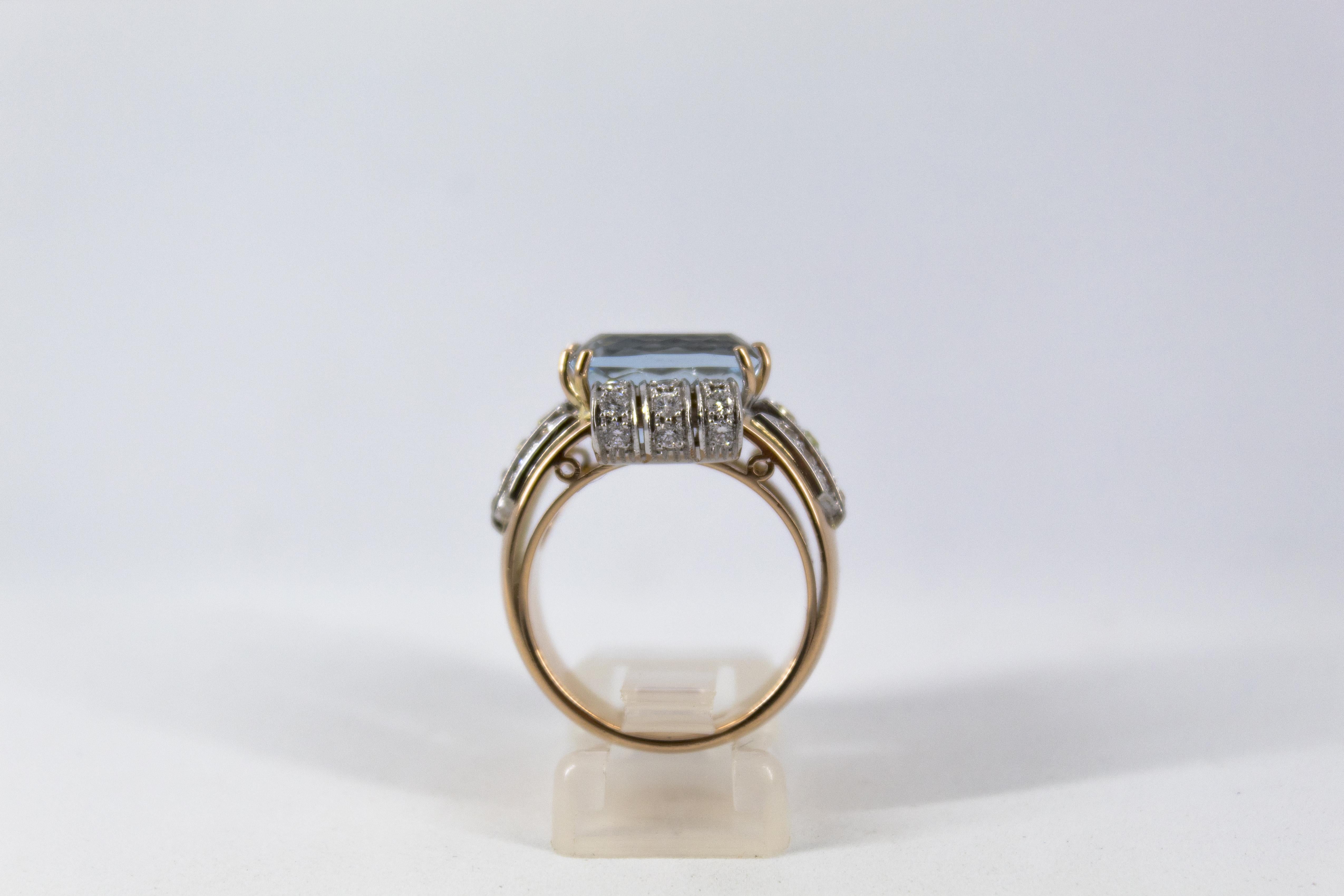 Art Deco Style 7.18 Carat Aquamarine 0.94 Carat Diamond Yellow Gold Ring In New Condition For Sale In Naples, IT